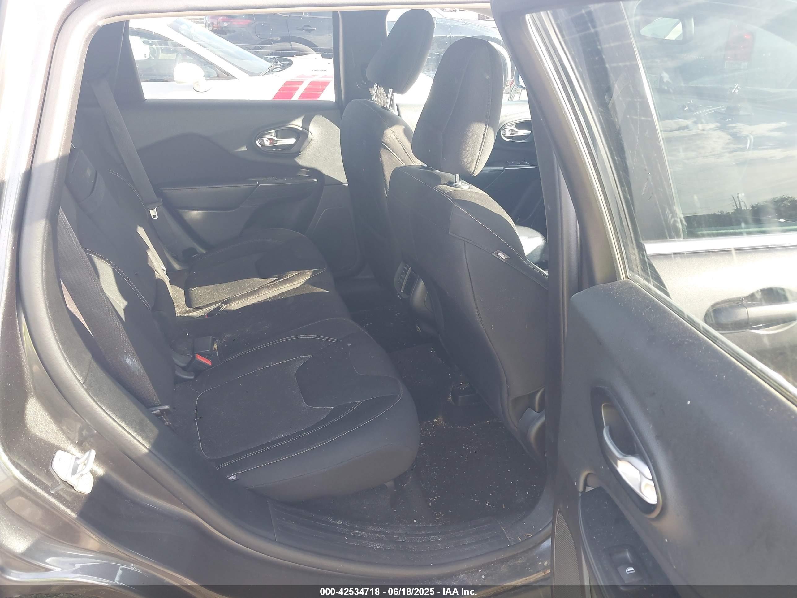 JEEP CHEROKEE image 8