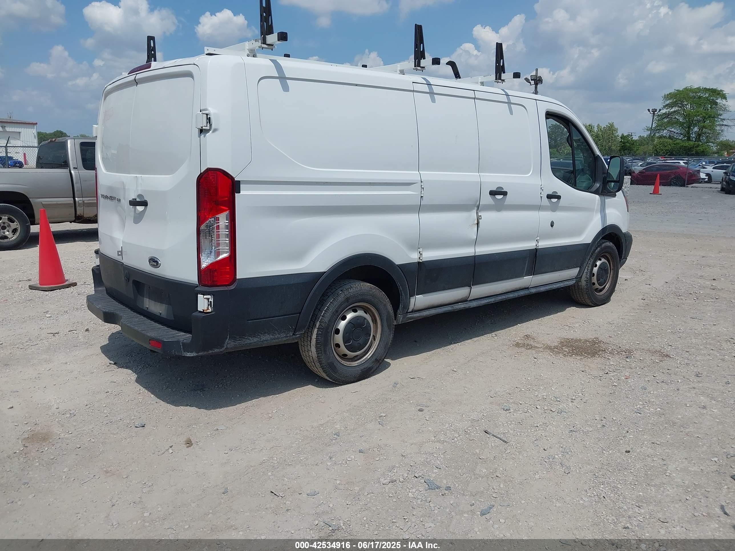 FORD TRANSIT-150 image 4