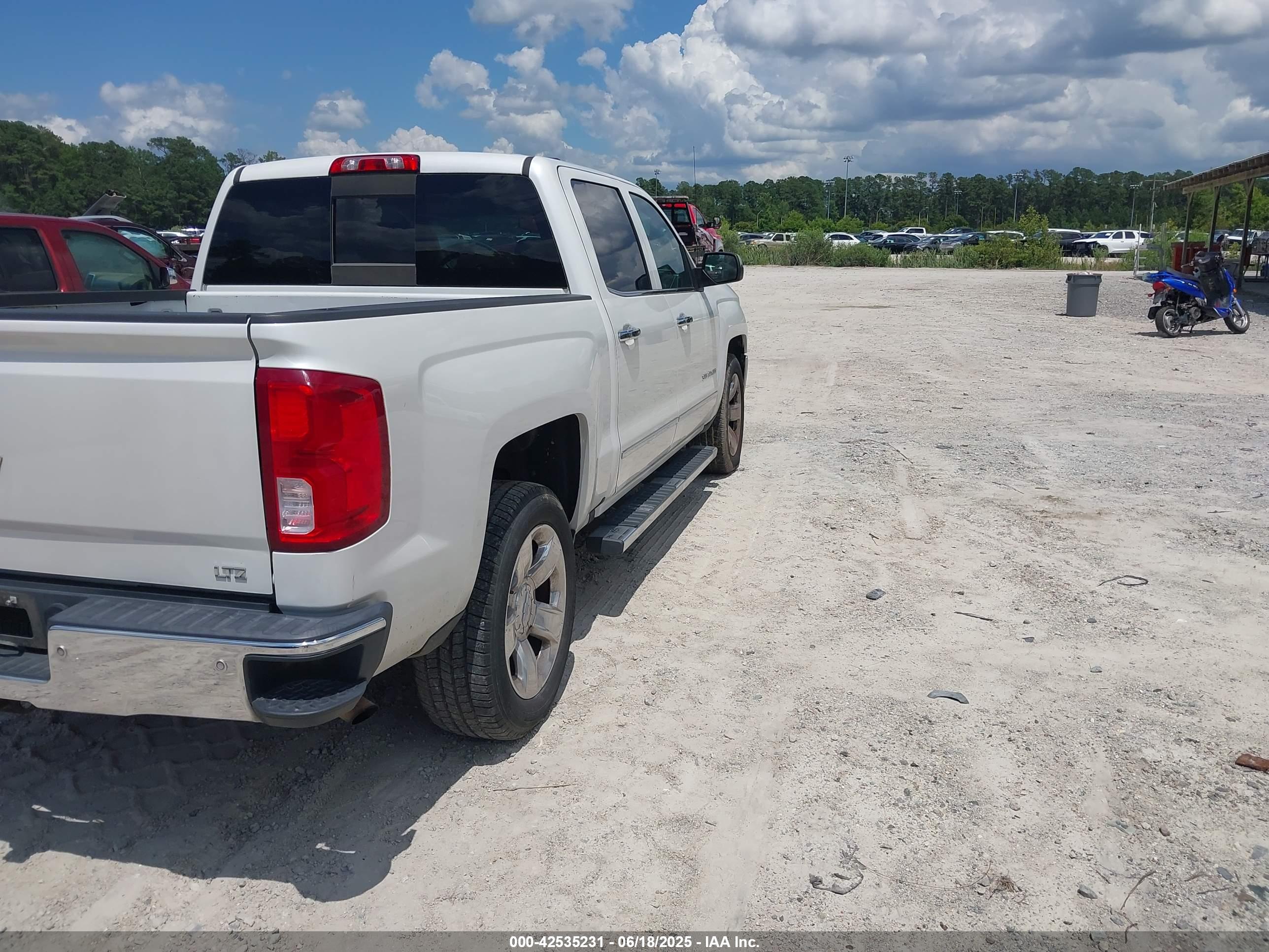 CHEVROLET SILVERADO image 4