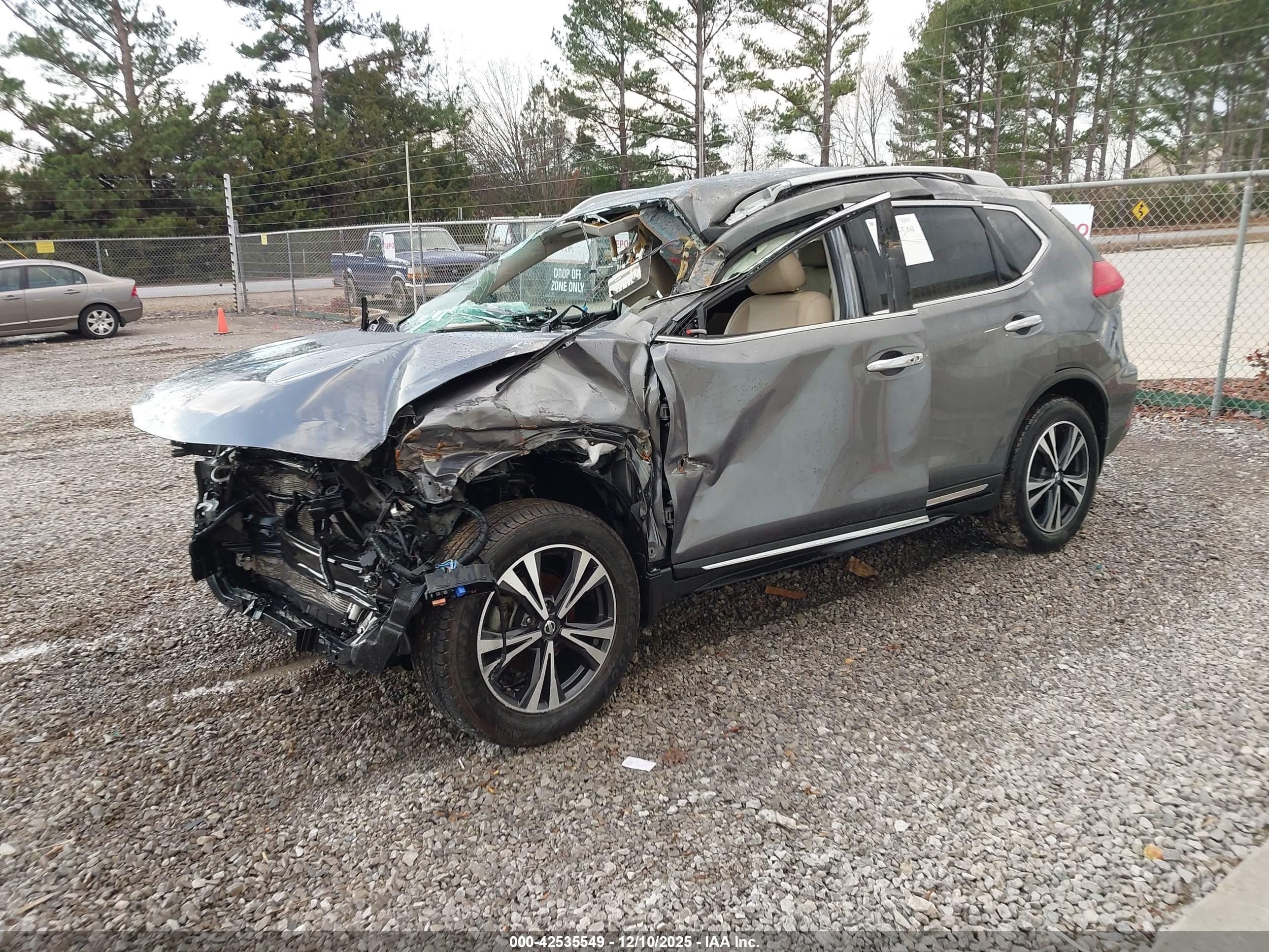 NISSAN ROGUE image 2