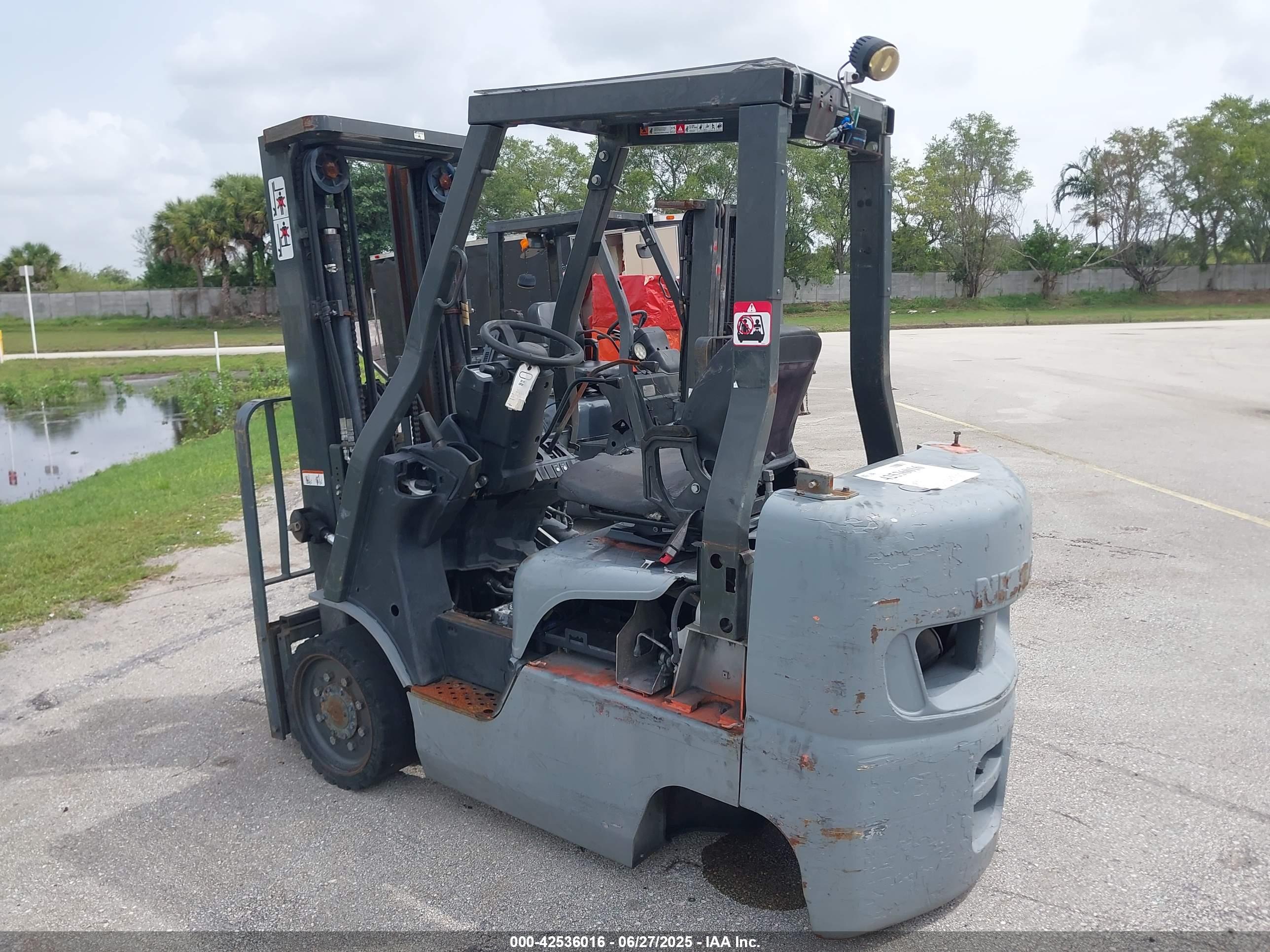 NISSAN FORKLIFT image 3