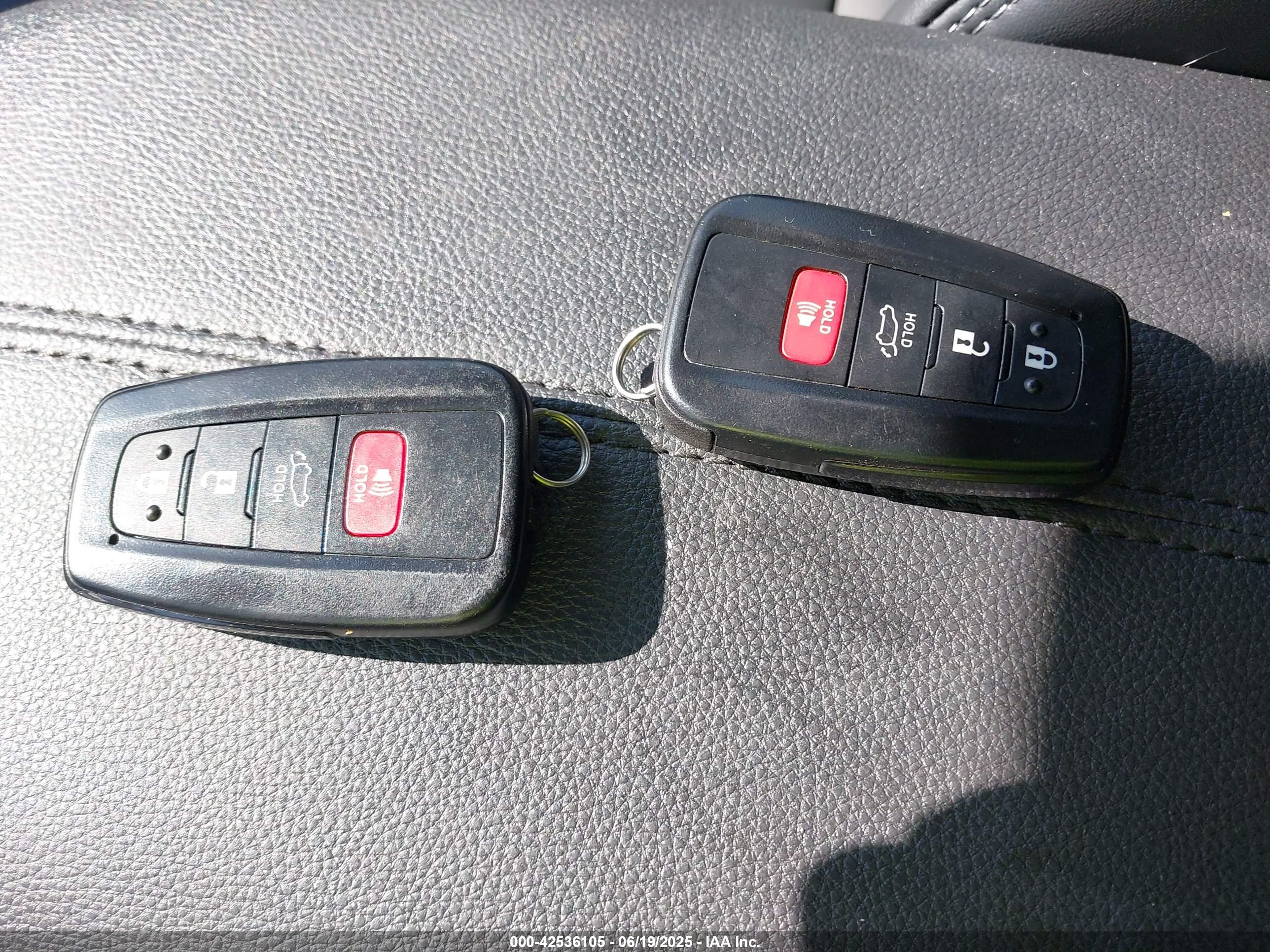 TOYOTA RAV4 image 11