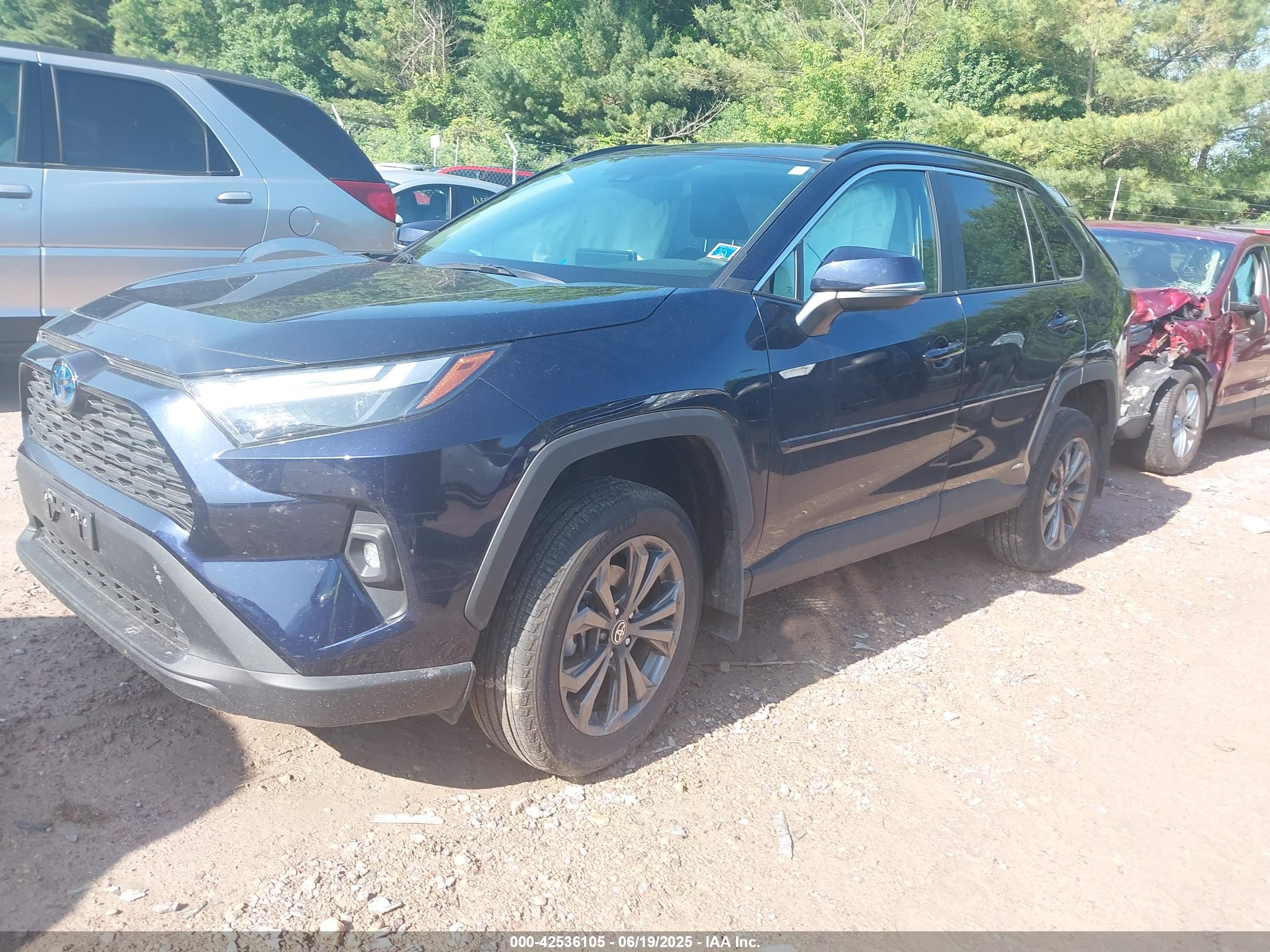 TOYOTA RAV4 image 2
