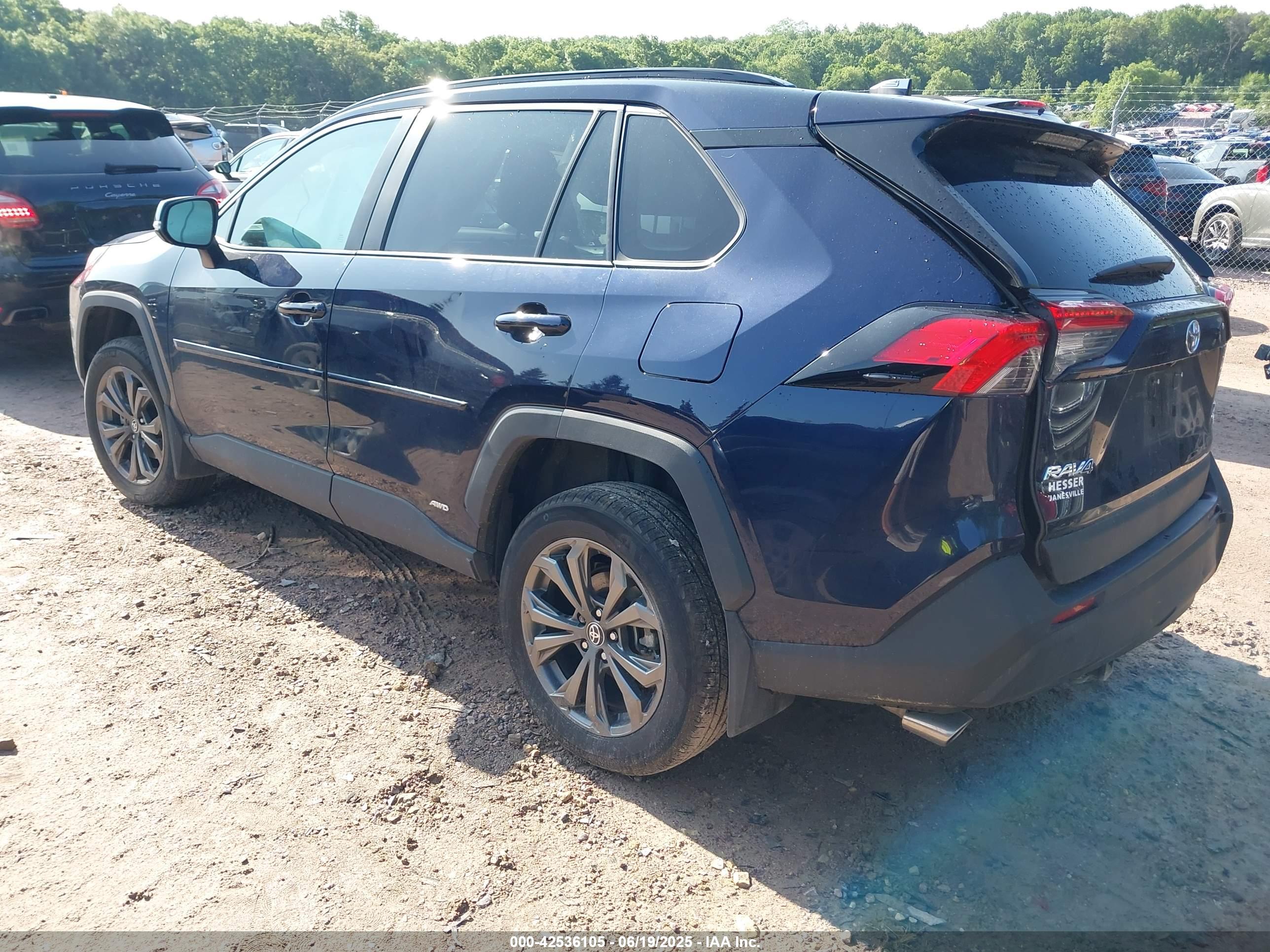 TOYOTA RAV4 image 3
