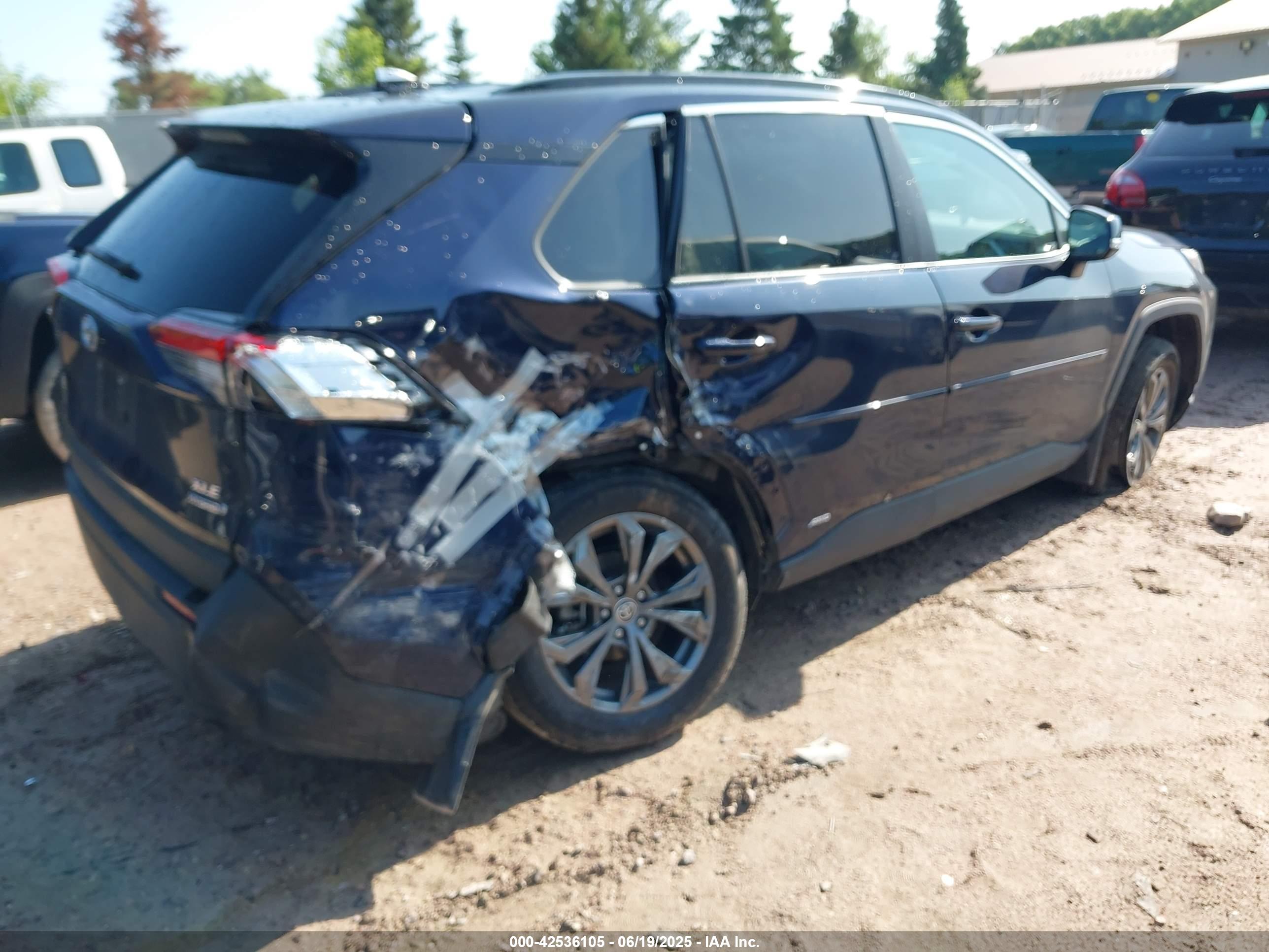 TOYOTA RAV4 image 4
