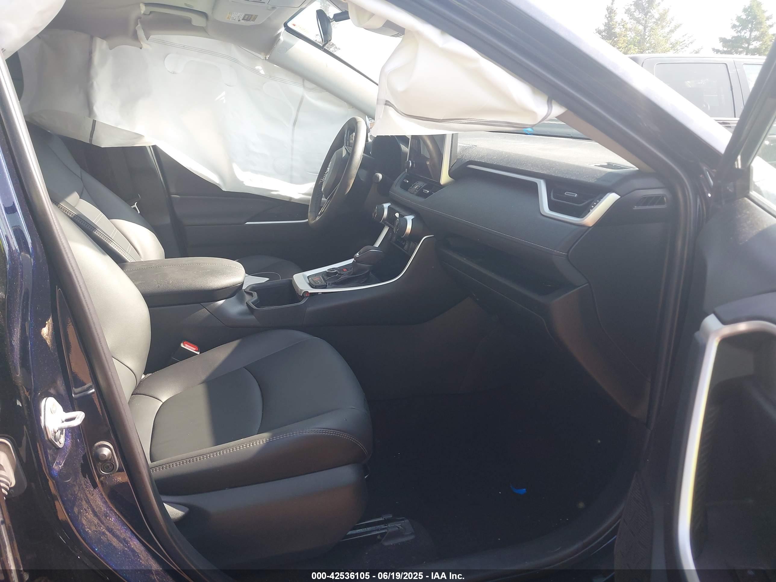 TOYOTA RAV4 image 5