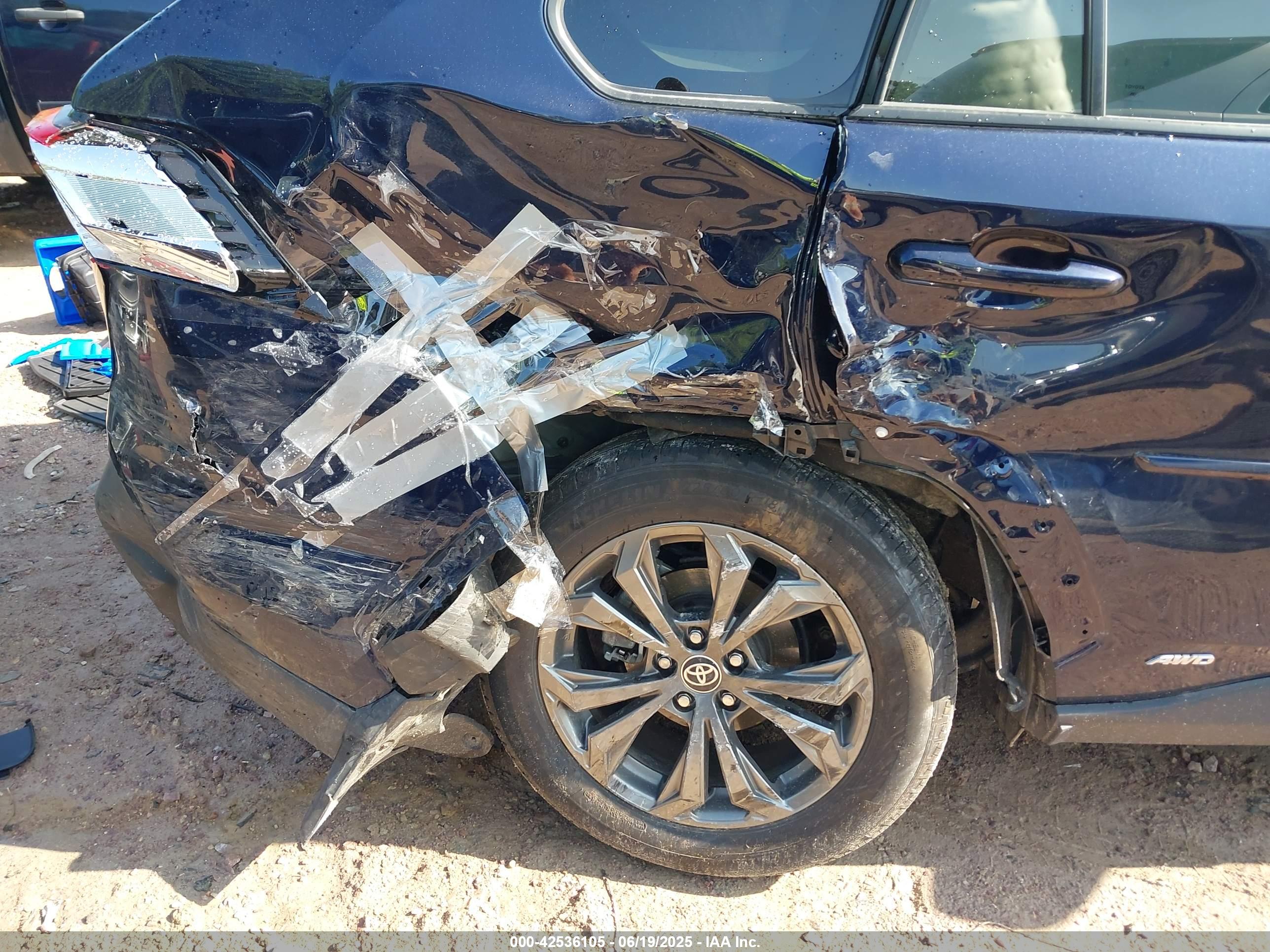 TOYOTA RAV4 image 6