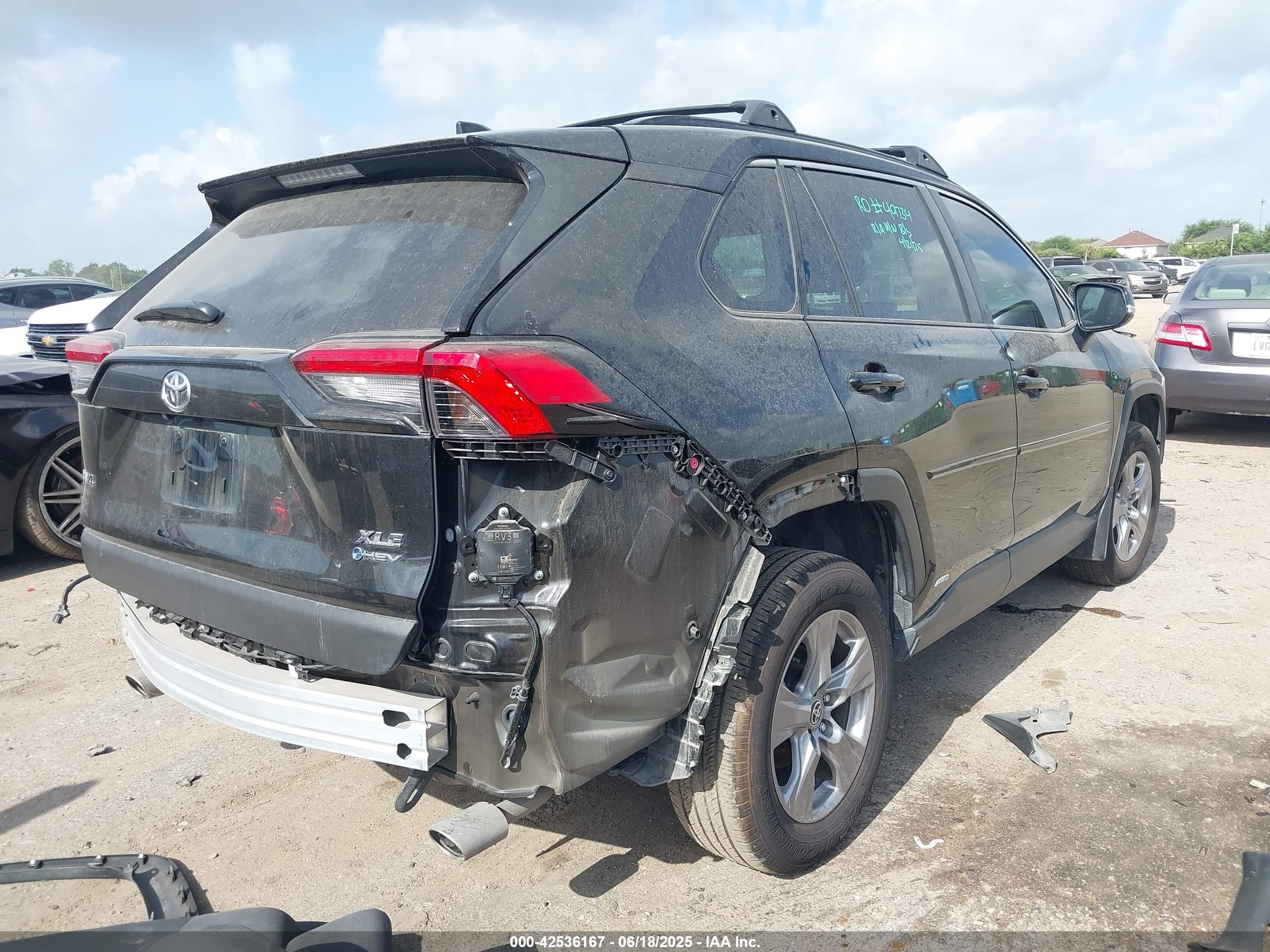 TOYOTA RAV4 image 4