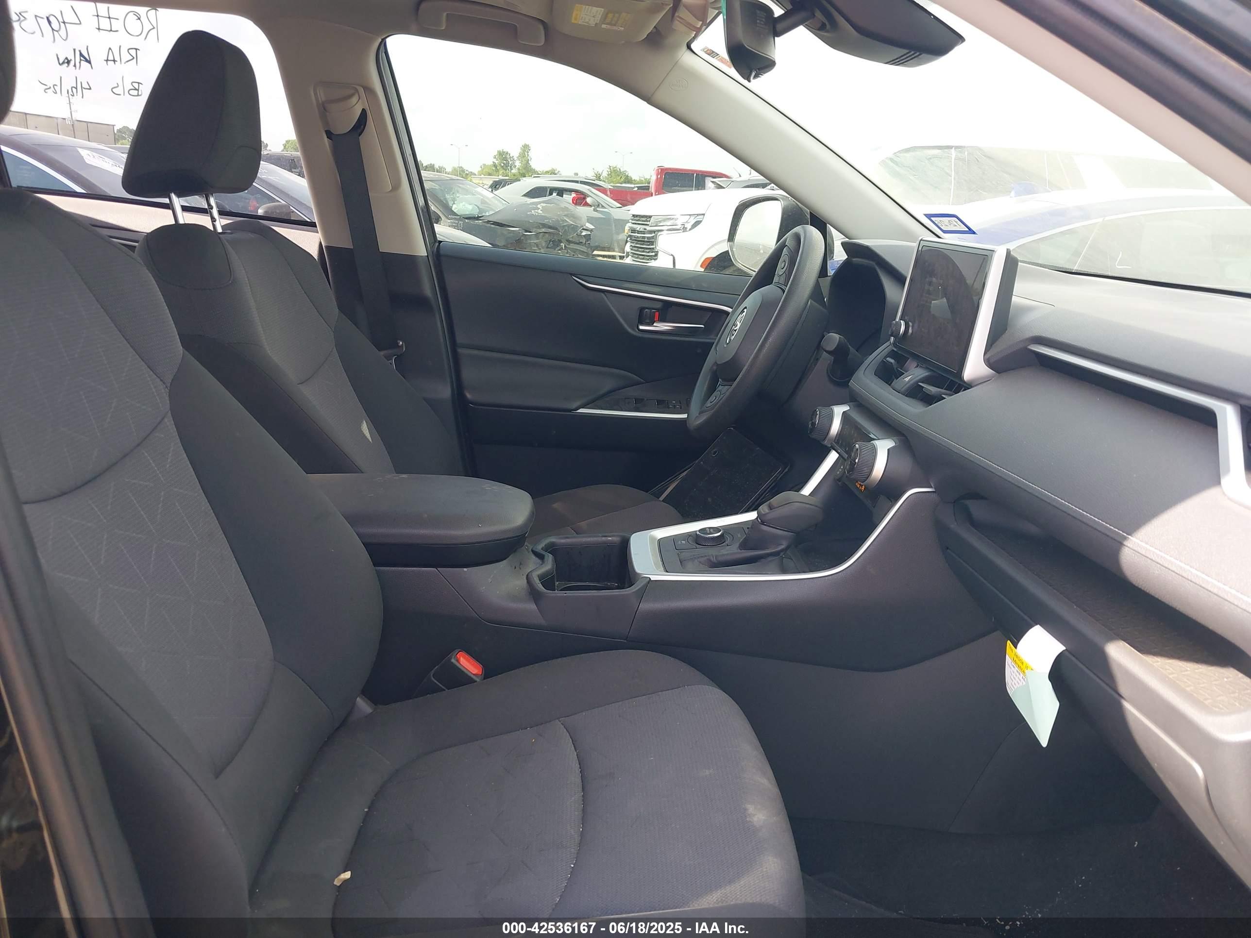 TOYOTA RAV4 image 5