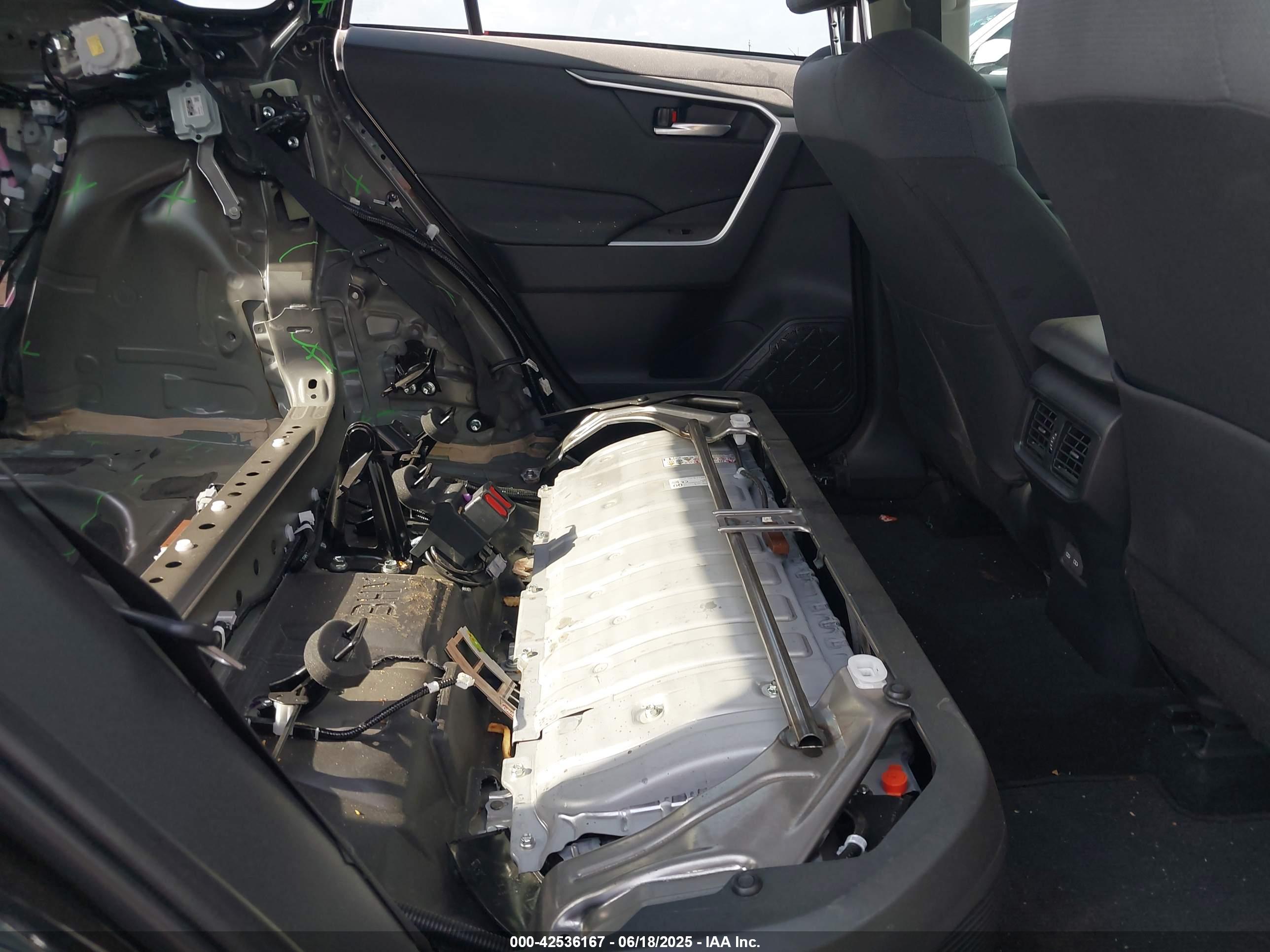 TOYOTA RAV4 image 8