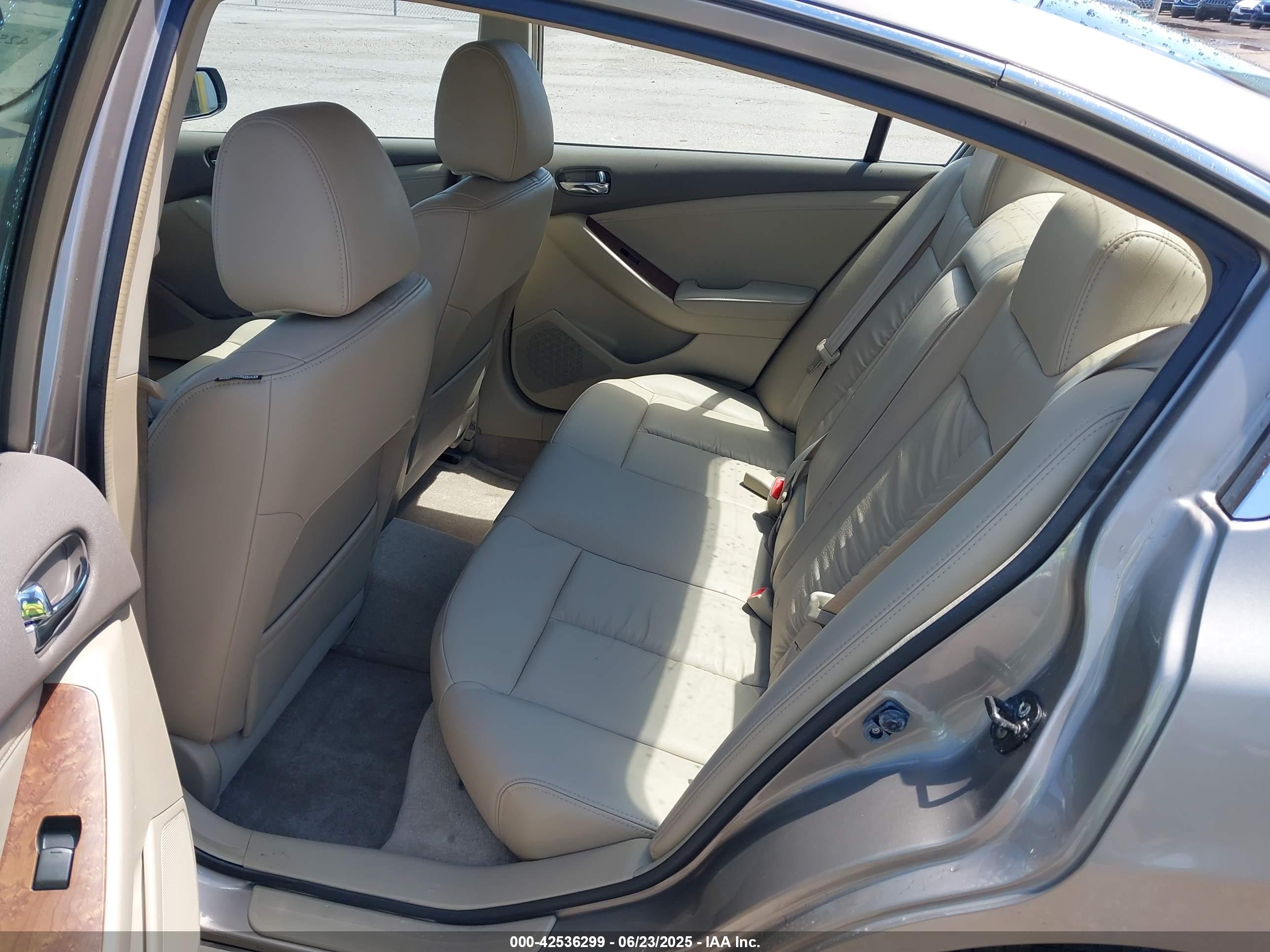 NISSAN ALTIMA image 8
