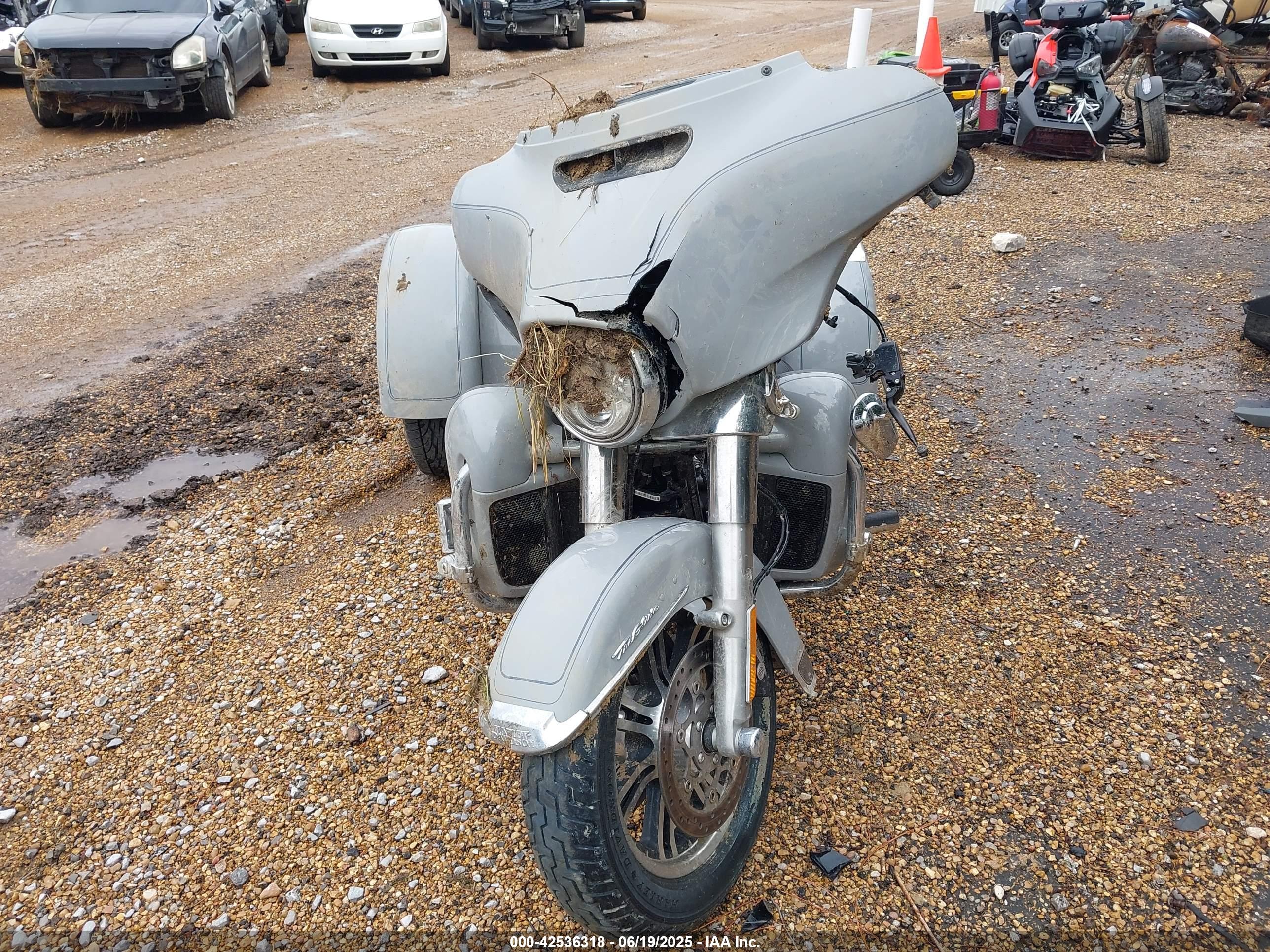 HARLEY-DAVIDSON FLHTCUTG image 5