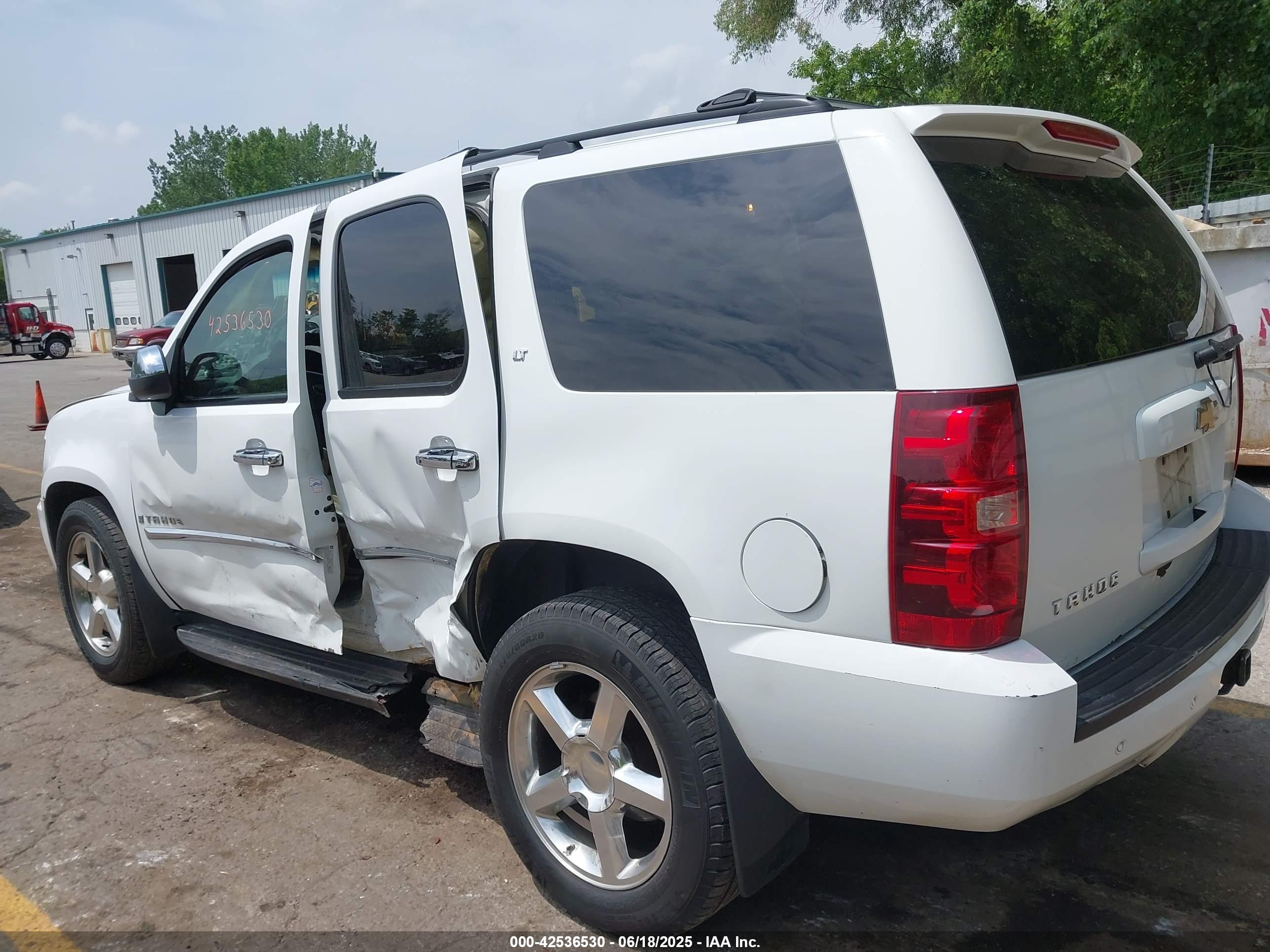 CHEVROLET TAHOE image 3
