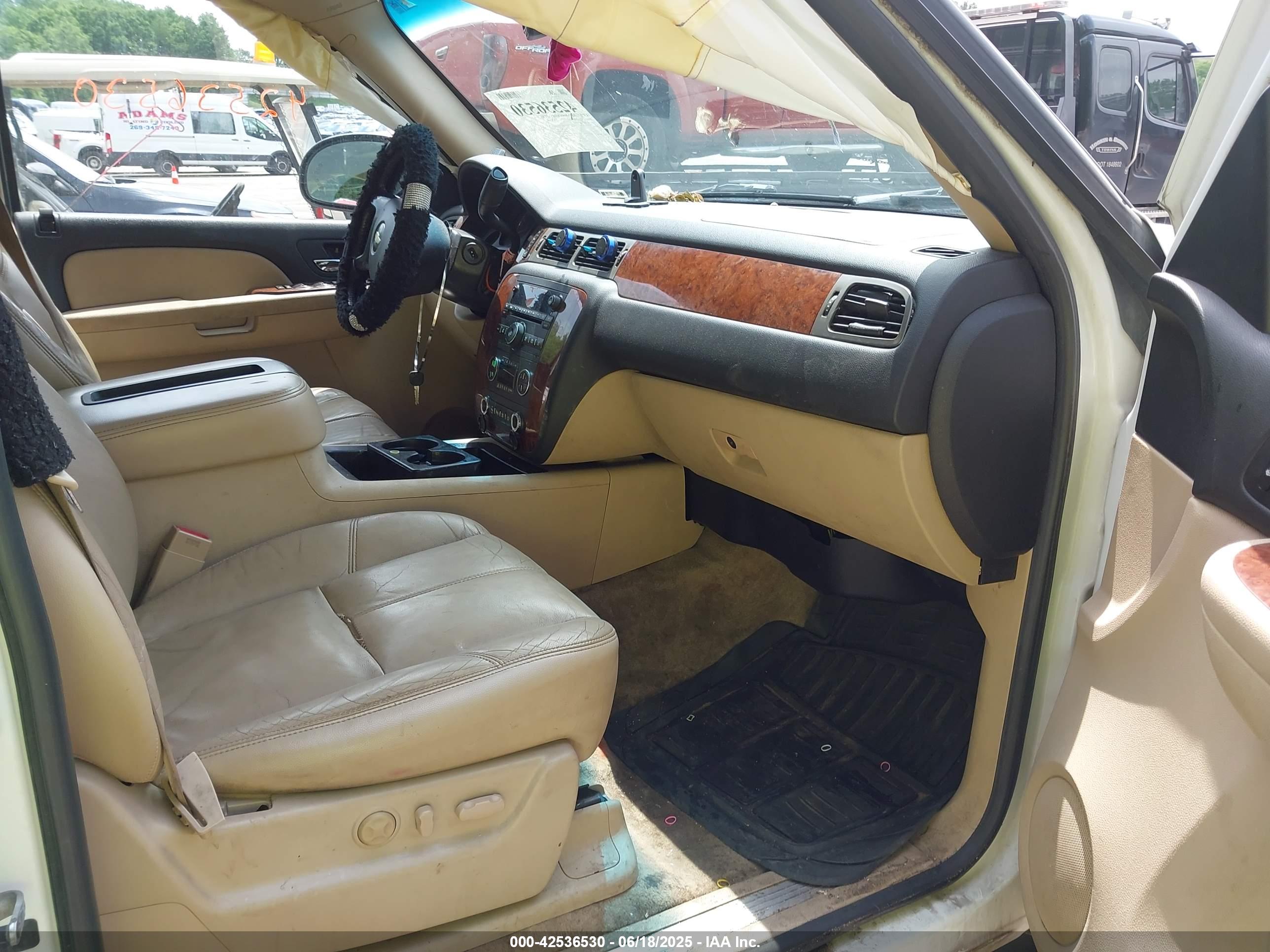 CHEVROLET TAHOE image 5