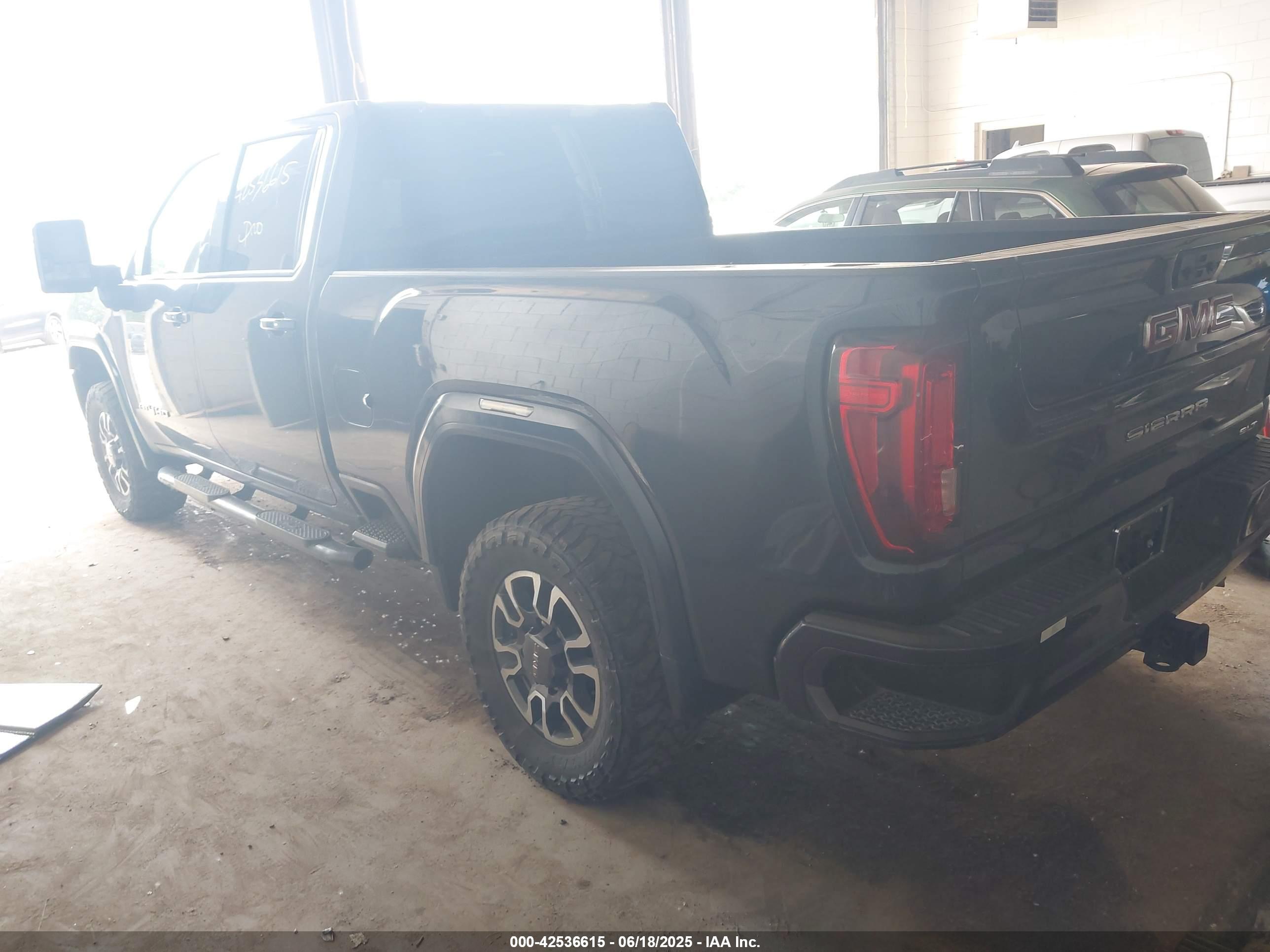 GMC SIERRA image 3