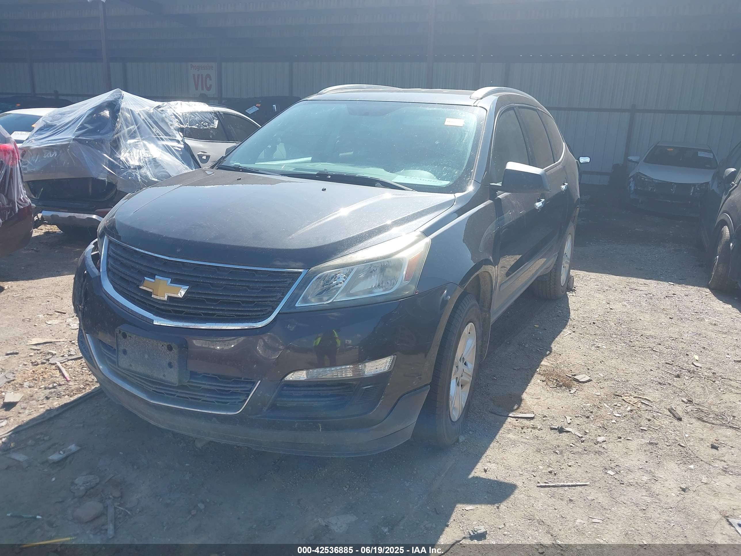 CHEVROLET TRAVERSE image 2