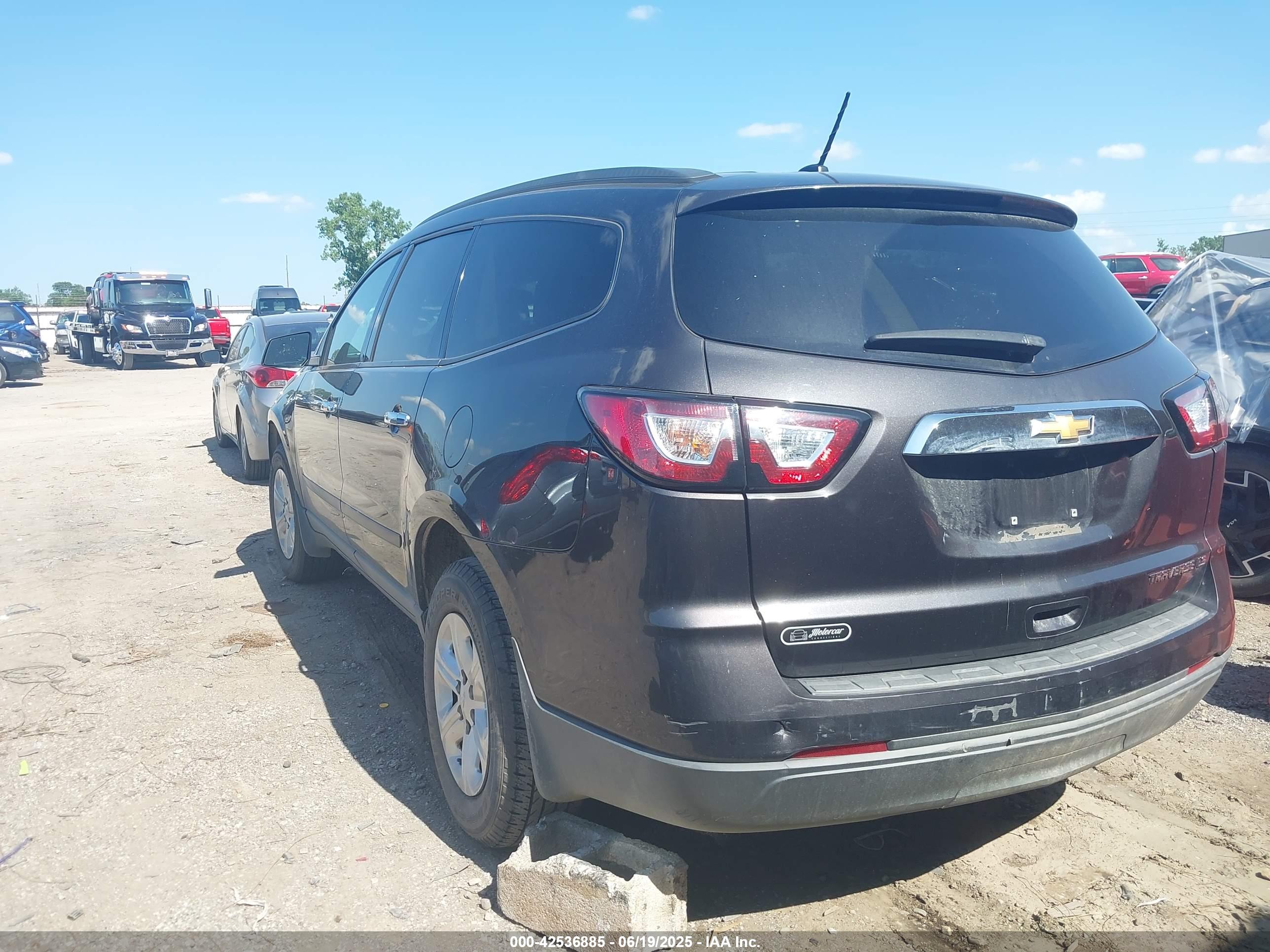 CHEVROLET TRAVERSE image 3