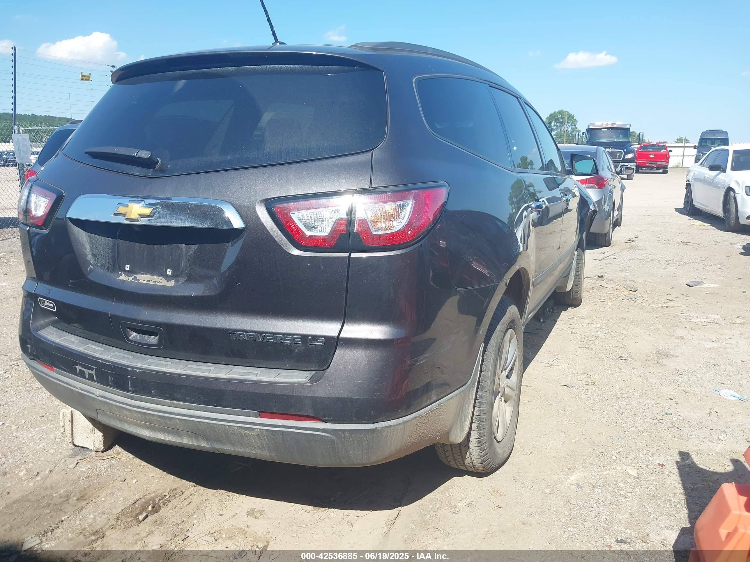 CHEVROLET TRAVERSE image 4