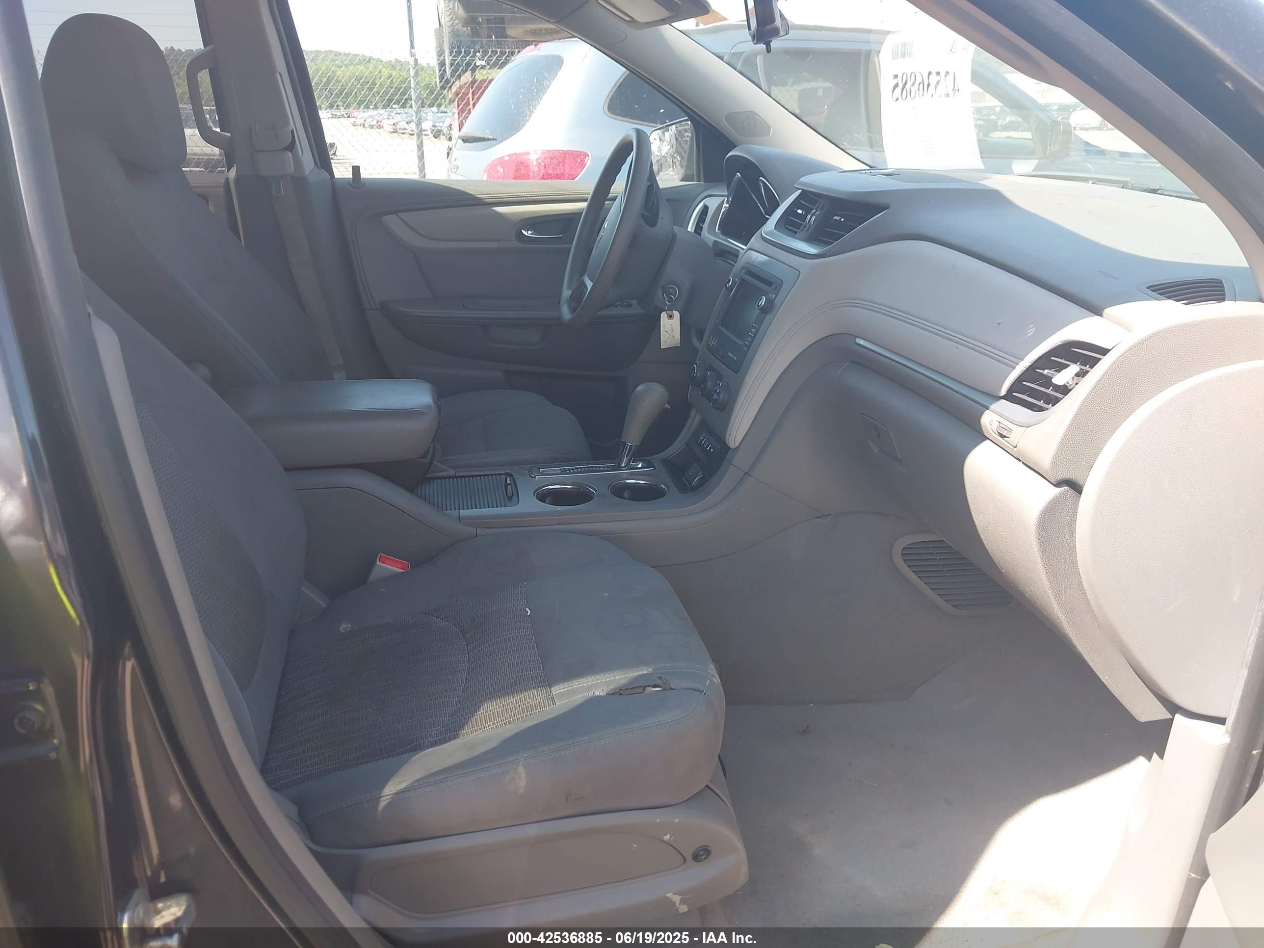 CHEVROLET TRAVERSE image 5
