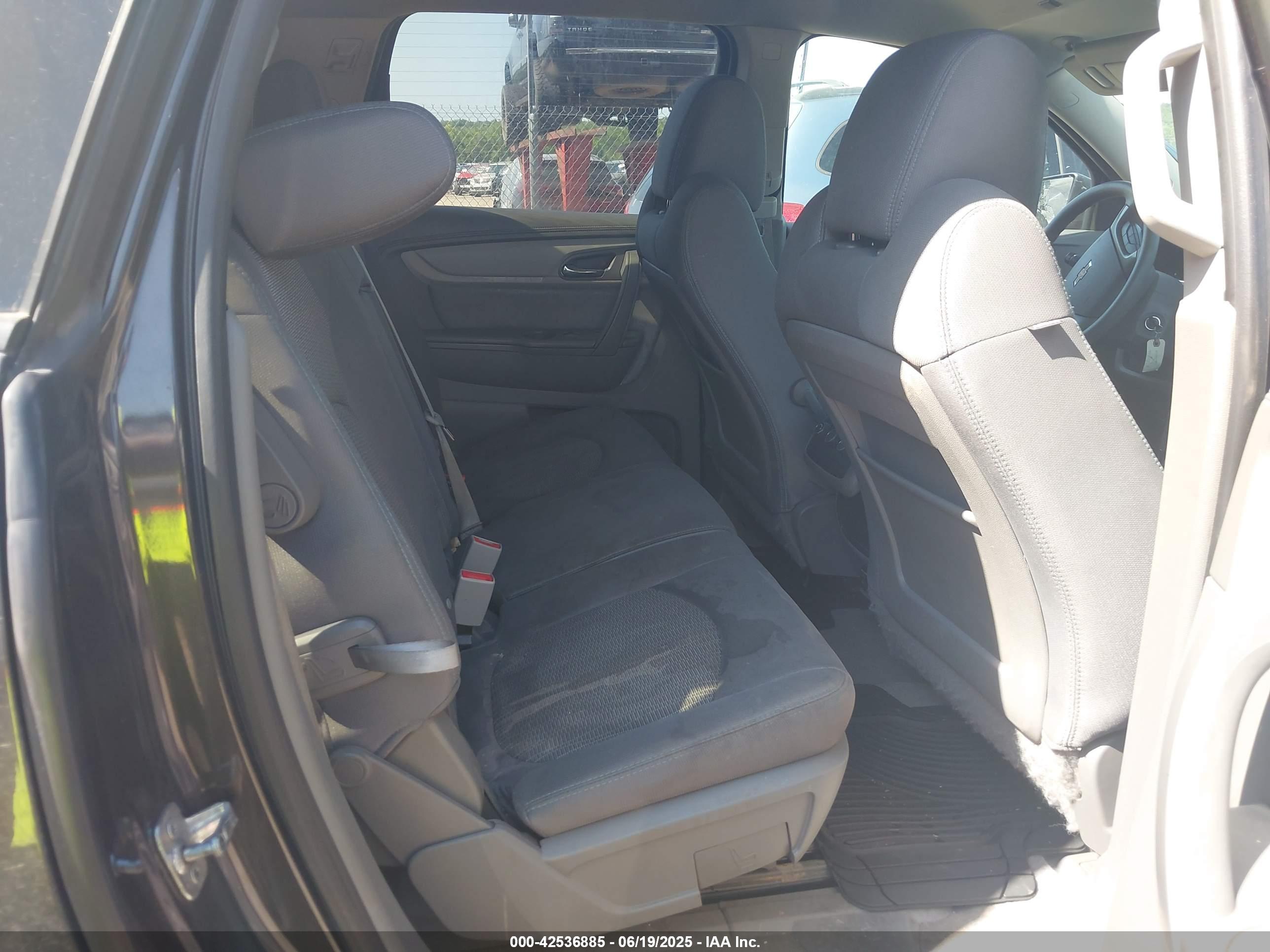 CHEVROLET TRAVERSE image 8