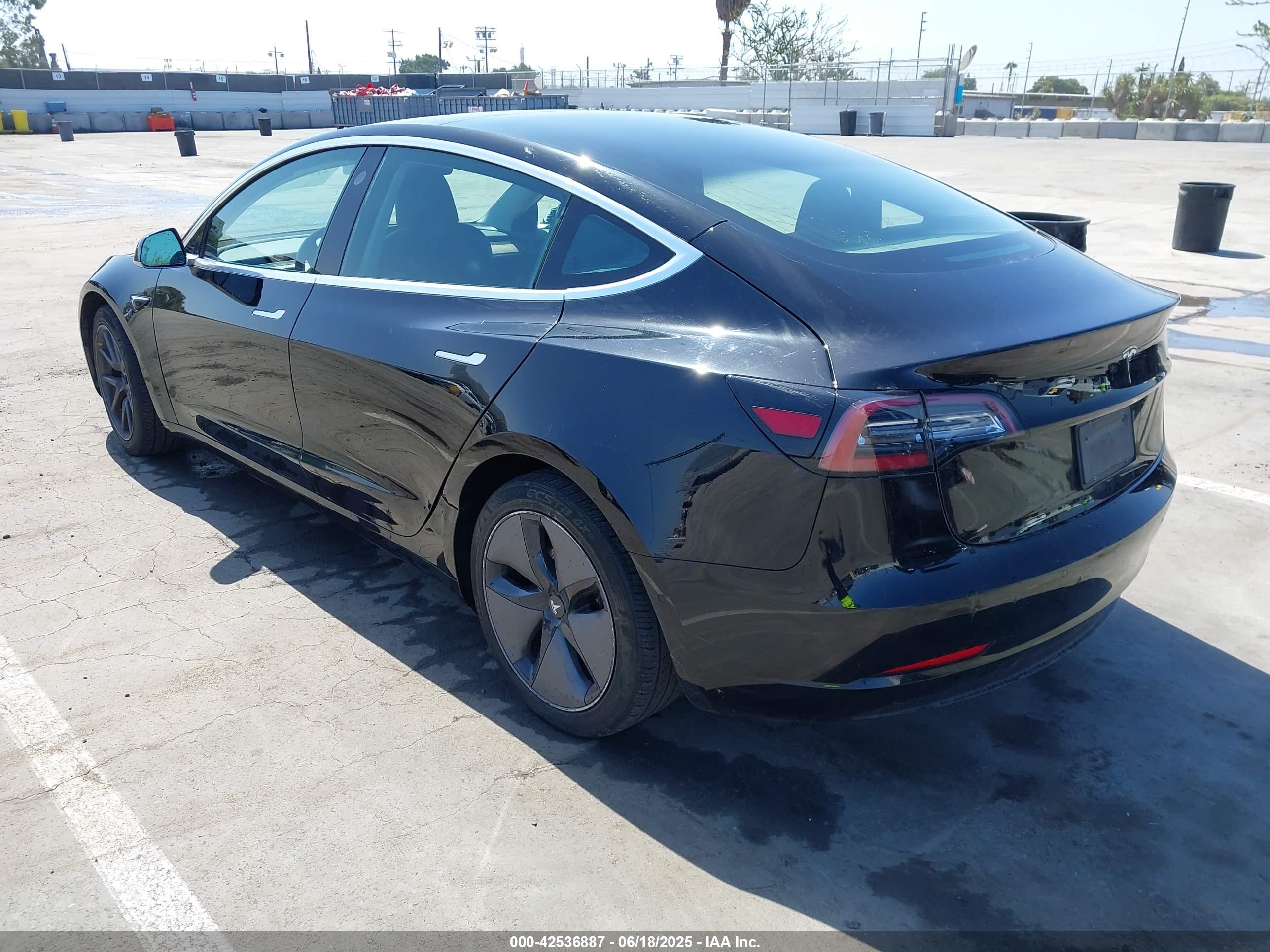 TESLA MODEL image 3