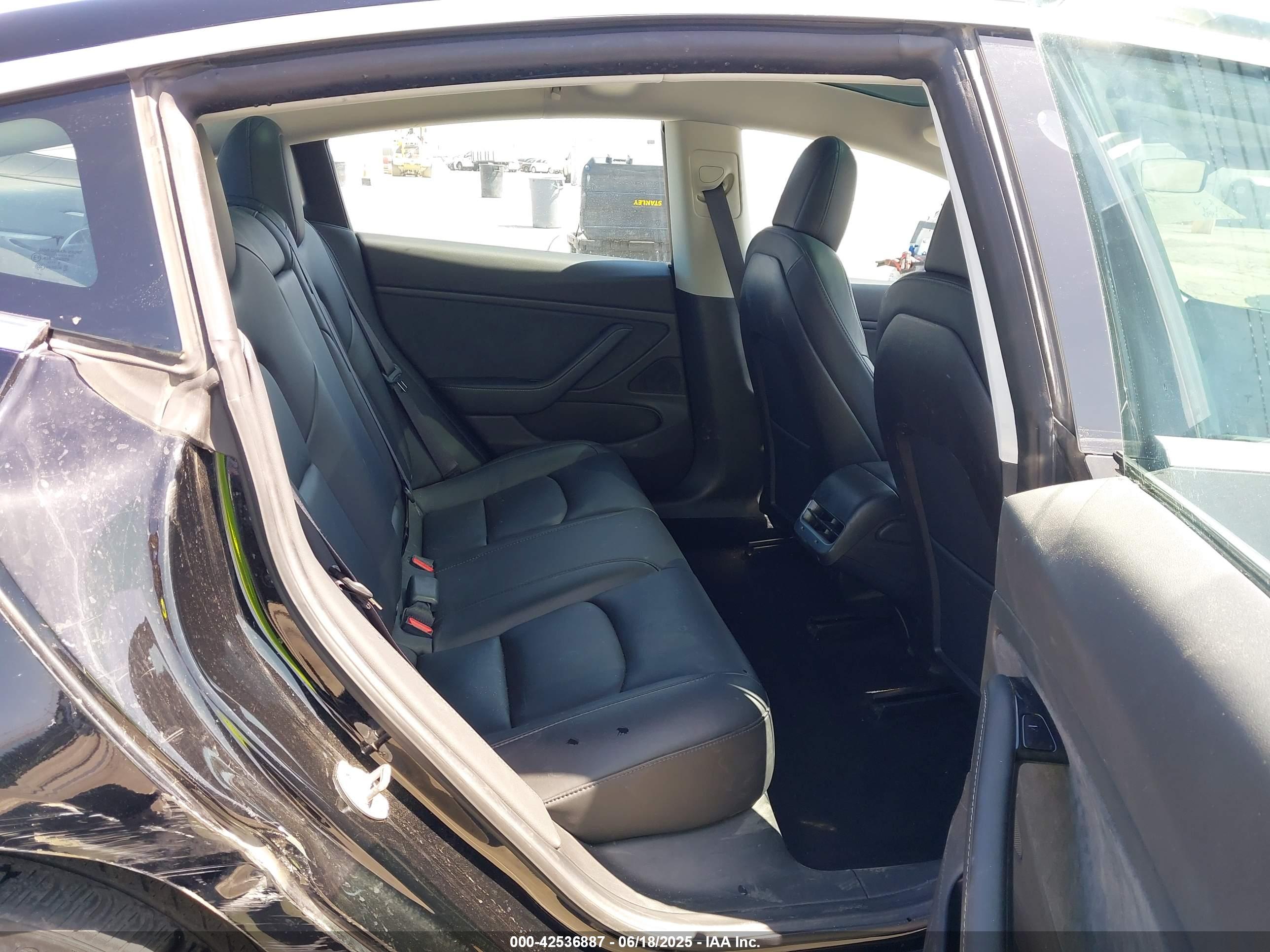 TESLA MODEL image 8