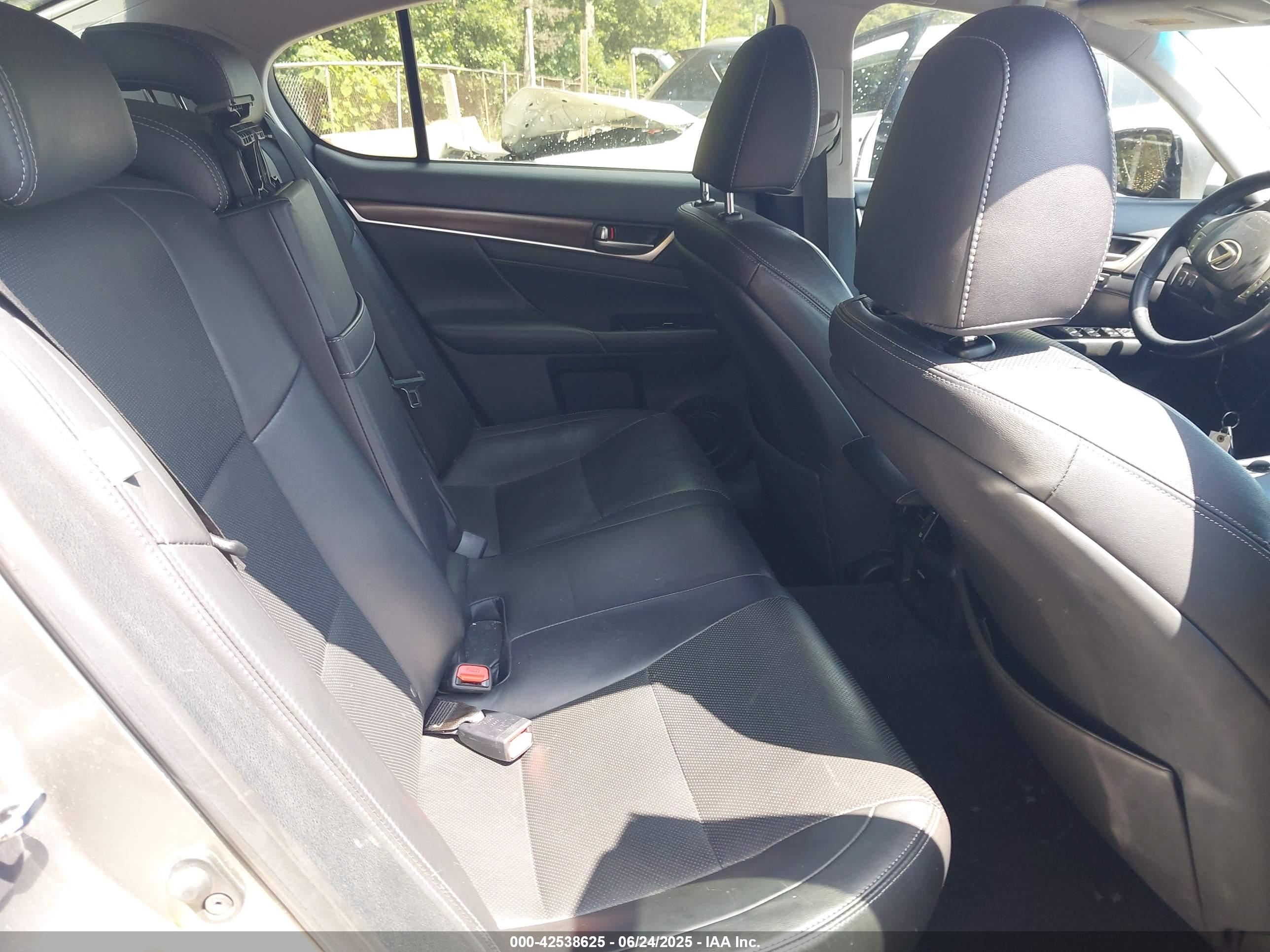 LEXUS GS image 8