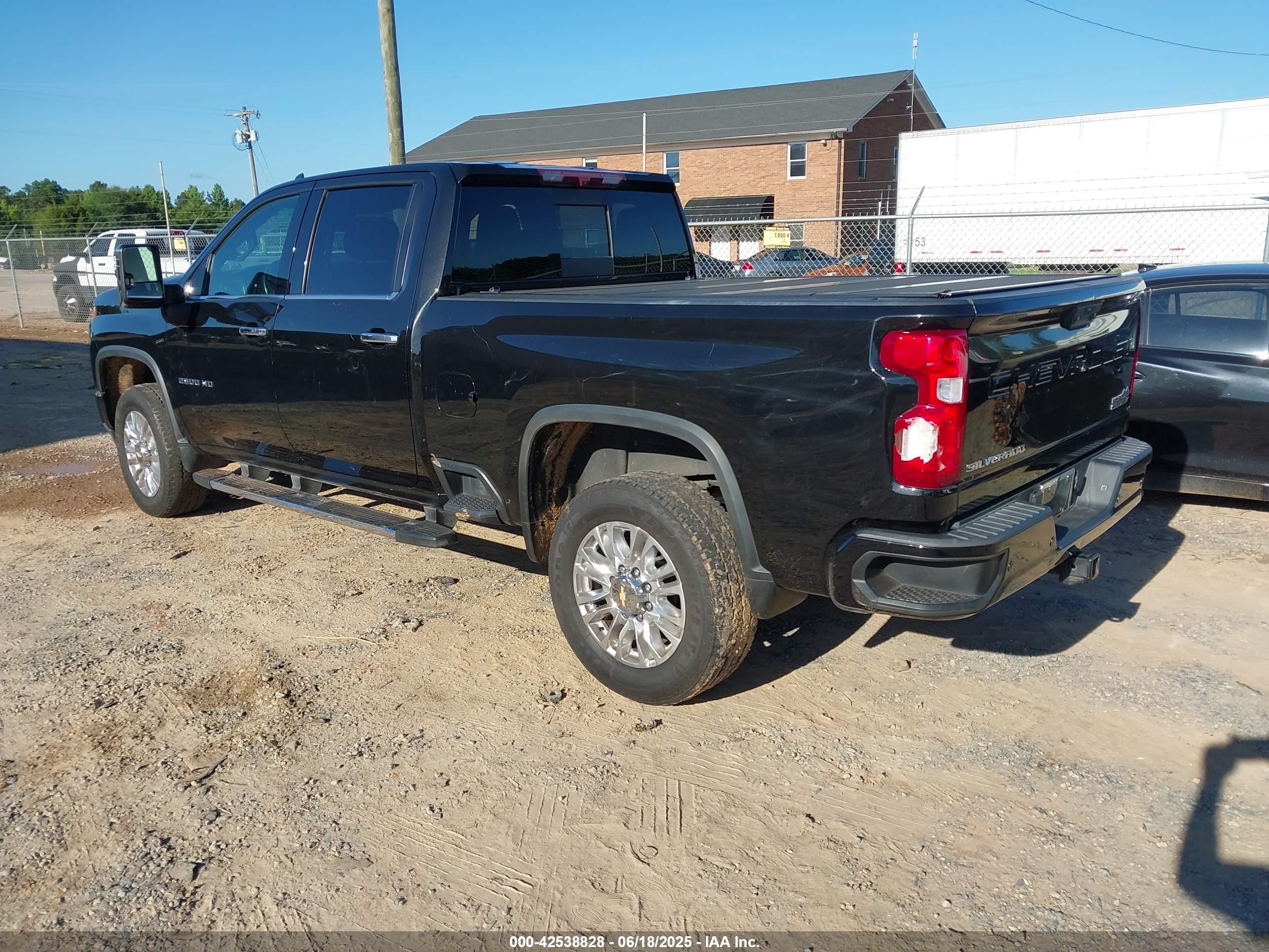 CHEVROLET SILVERADO image 3