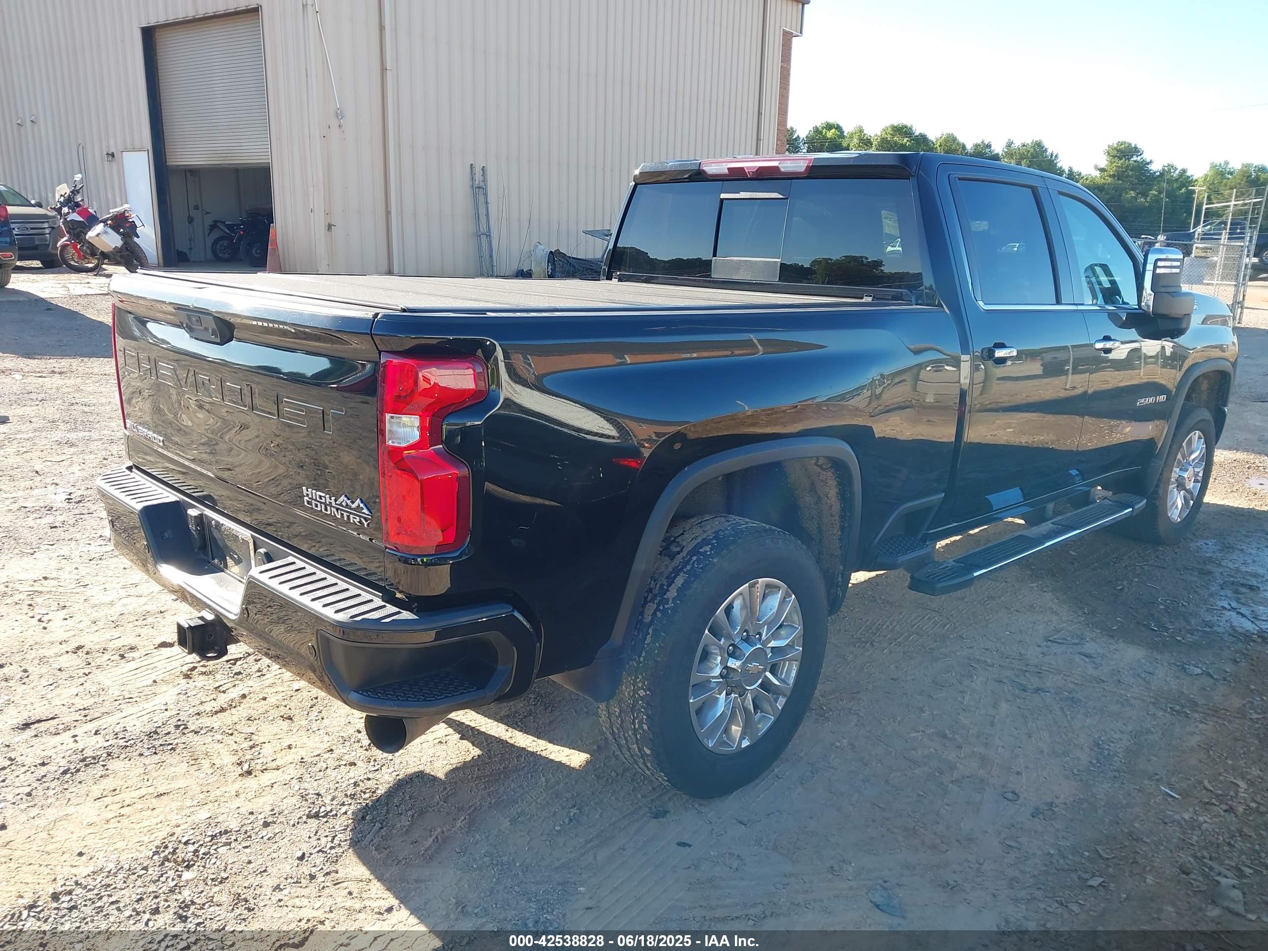 CHEVROLET SILVERADO image 4