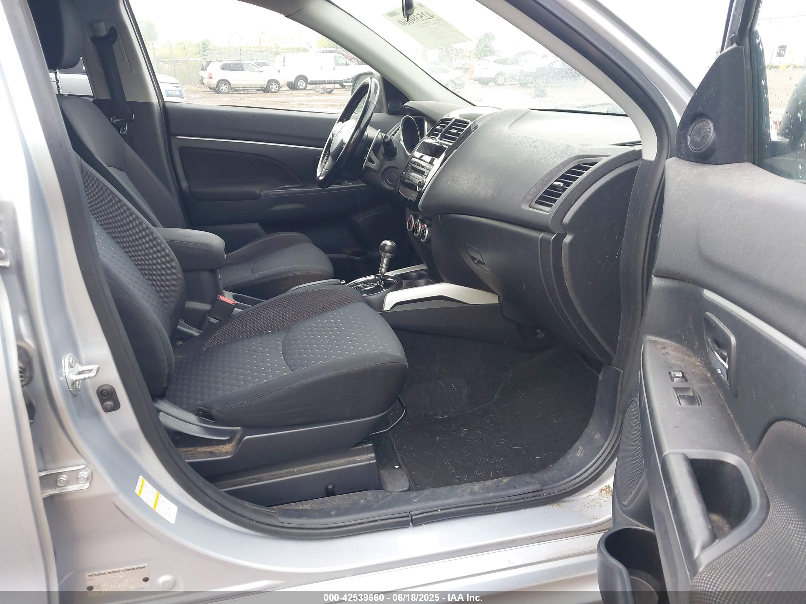 MITSUBISHI OUTLANDER image 5