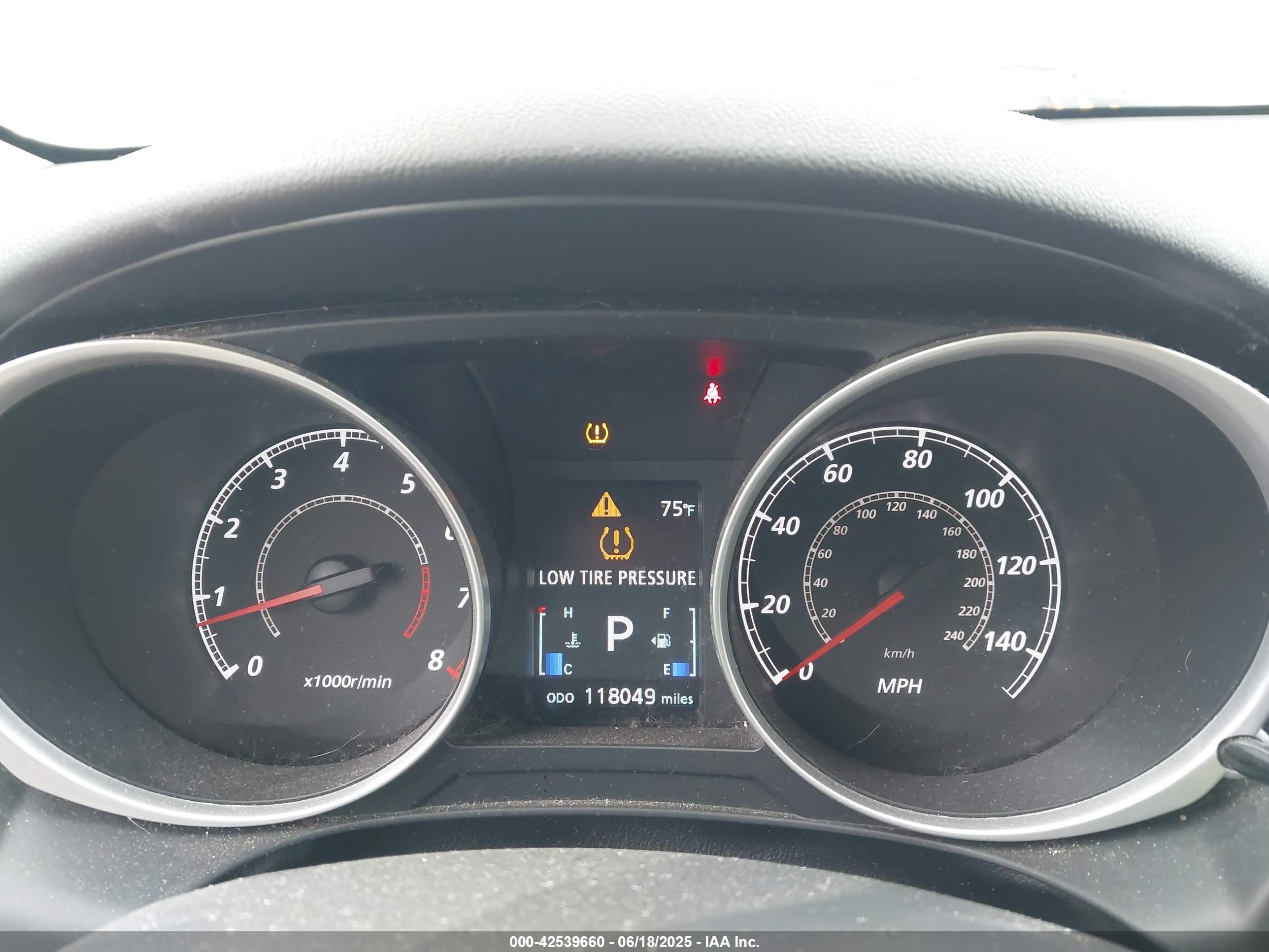 MITSUBISHI OUTLANDER image 7