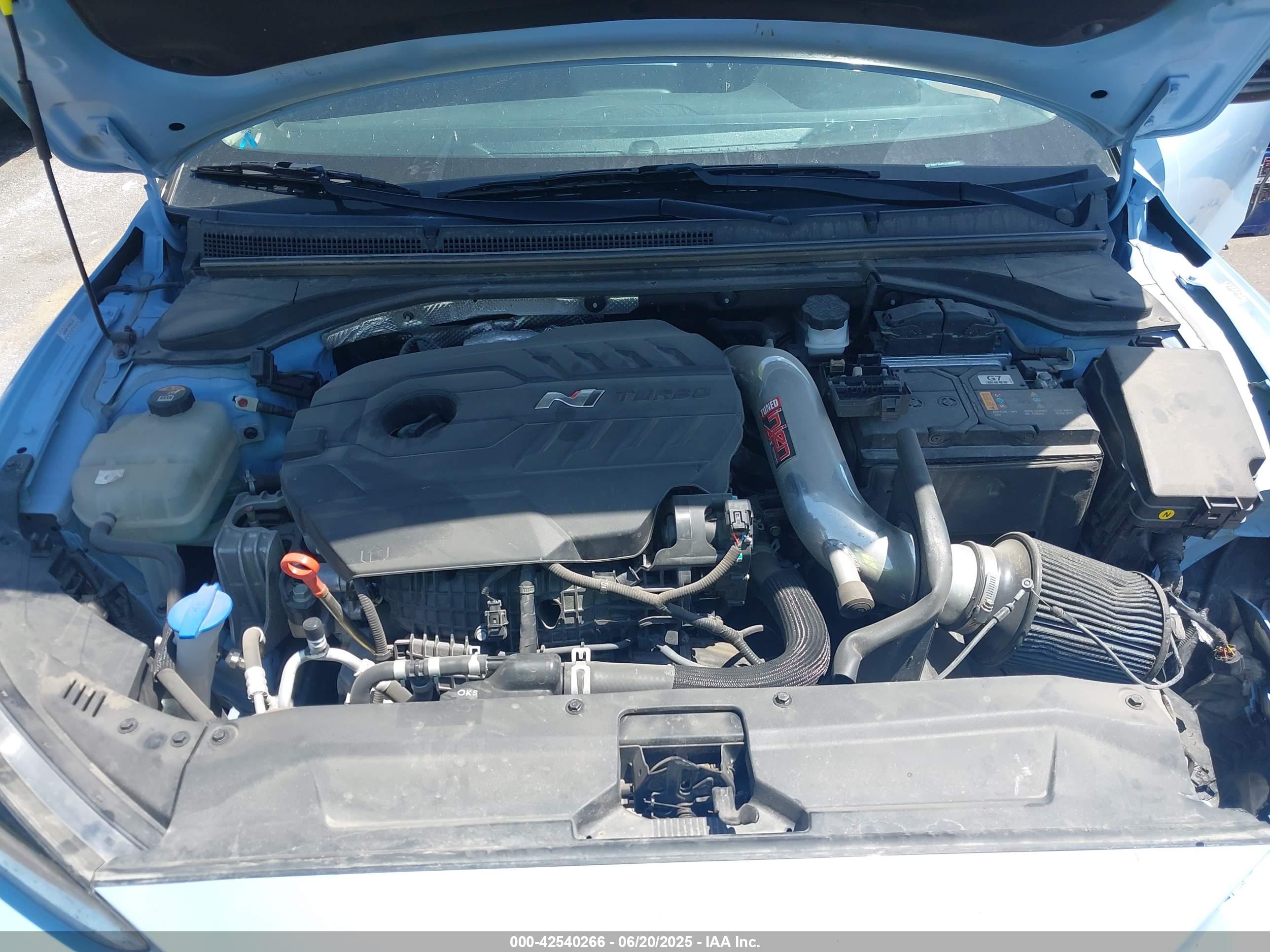 HYUNDAI VELOSTER image 10