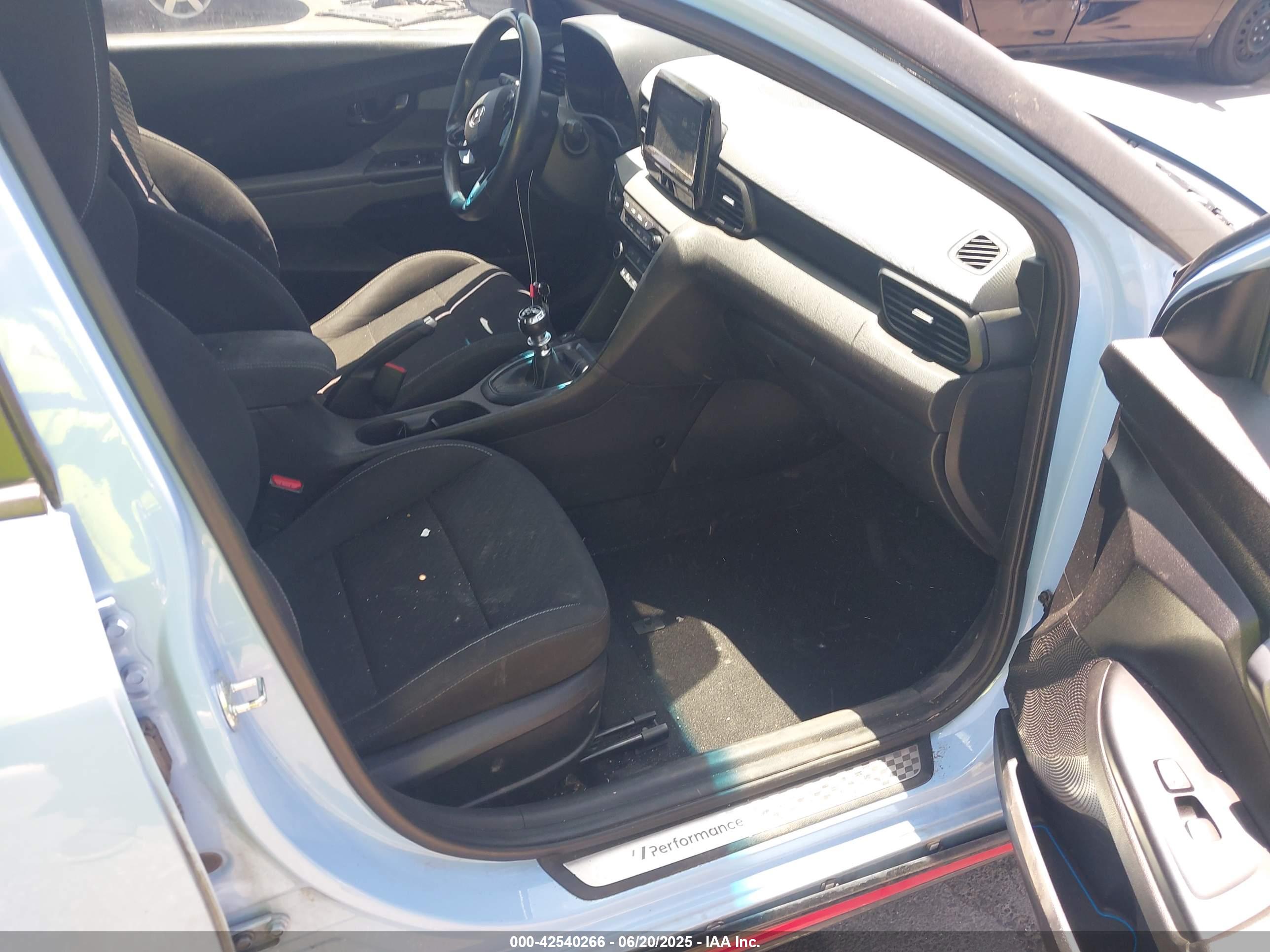 HYUNDAI VELOSTER image 5