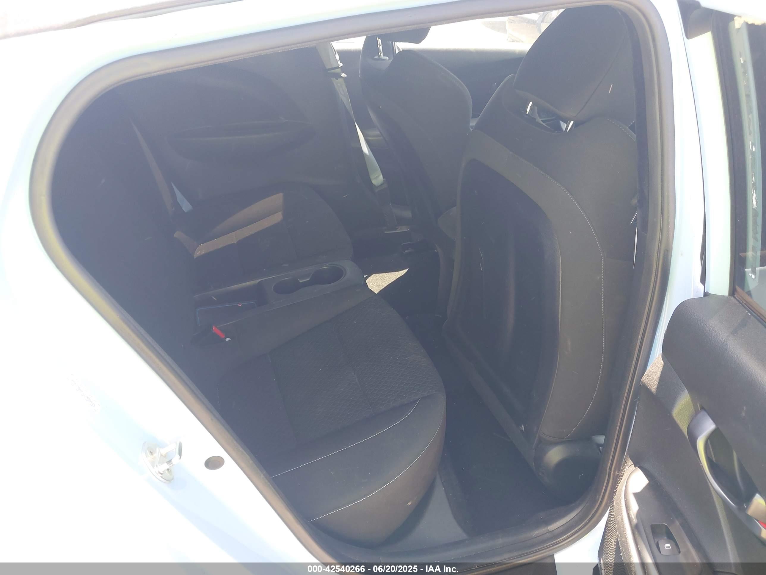 HYUNDAI VELOSTER image 8