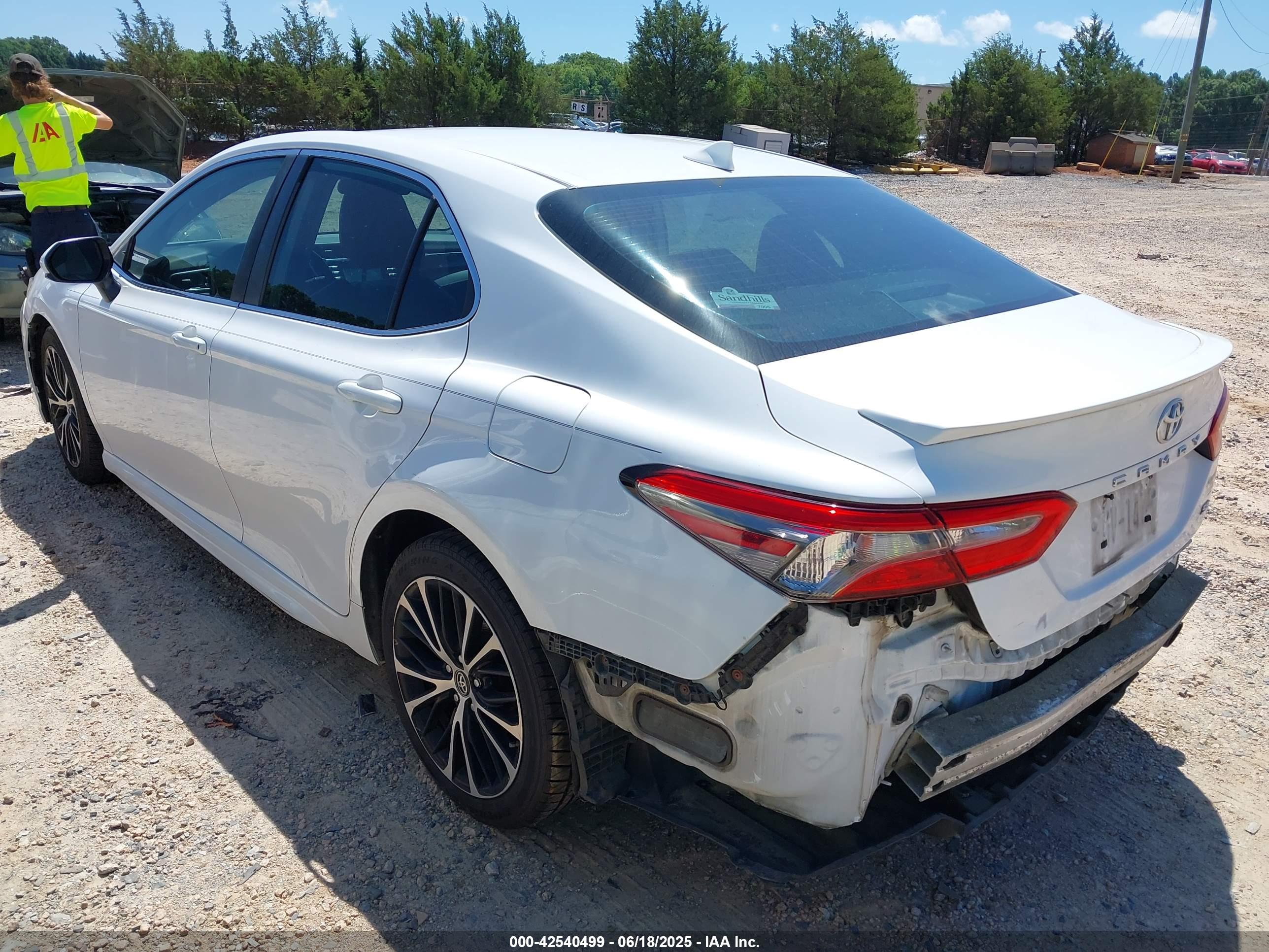 TOYOTA CAMRY image 3