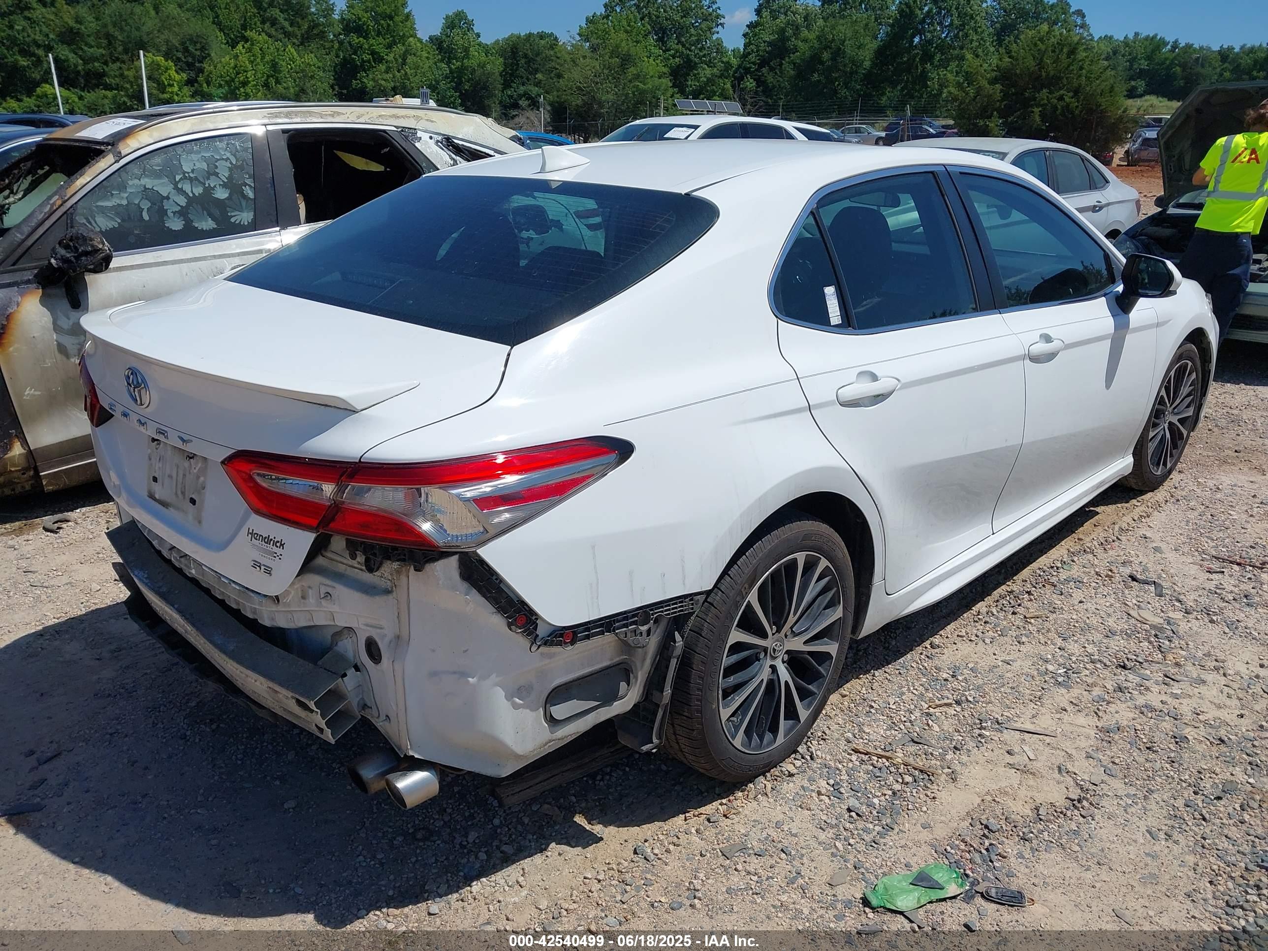 TOYOTA CAMRY image 4