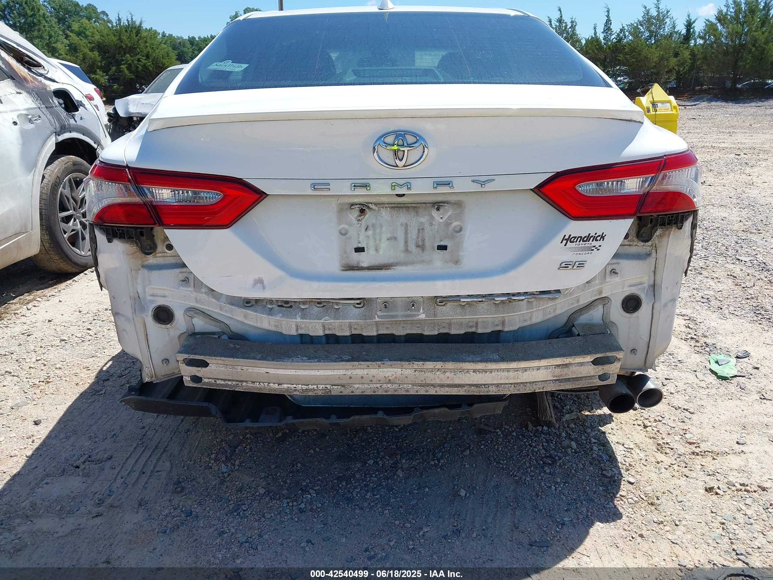 TOYOTA CAMRY image 6