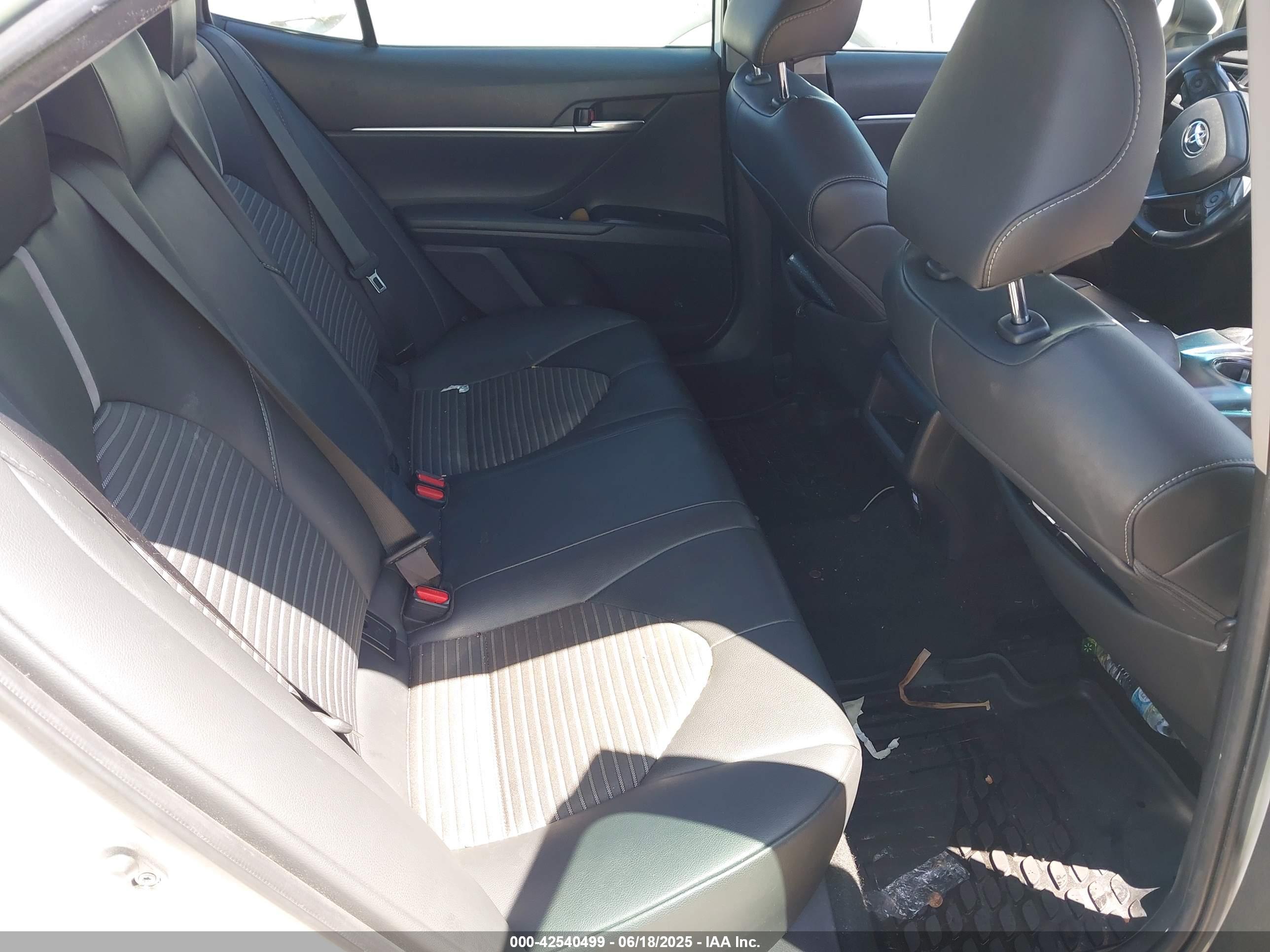 TOYOTA CAMRY image 8