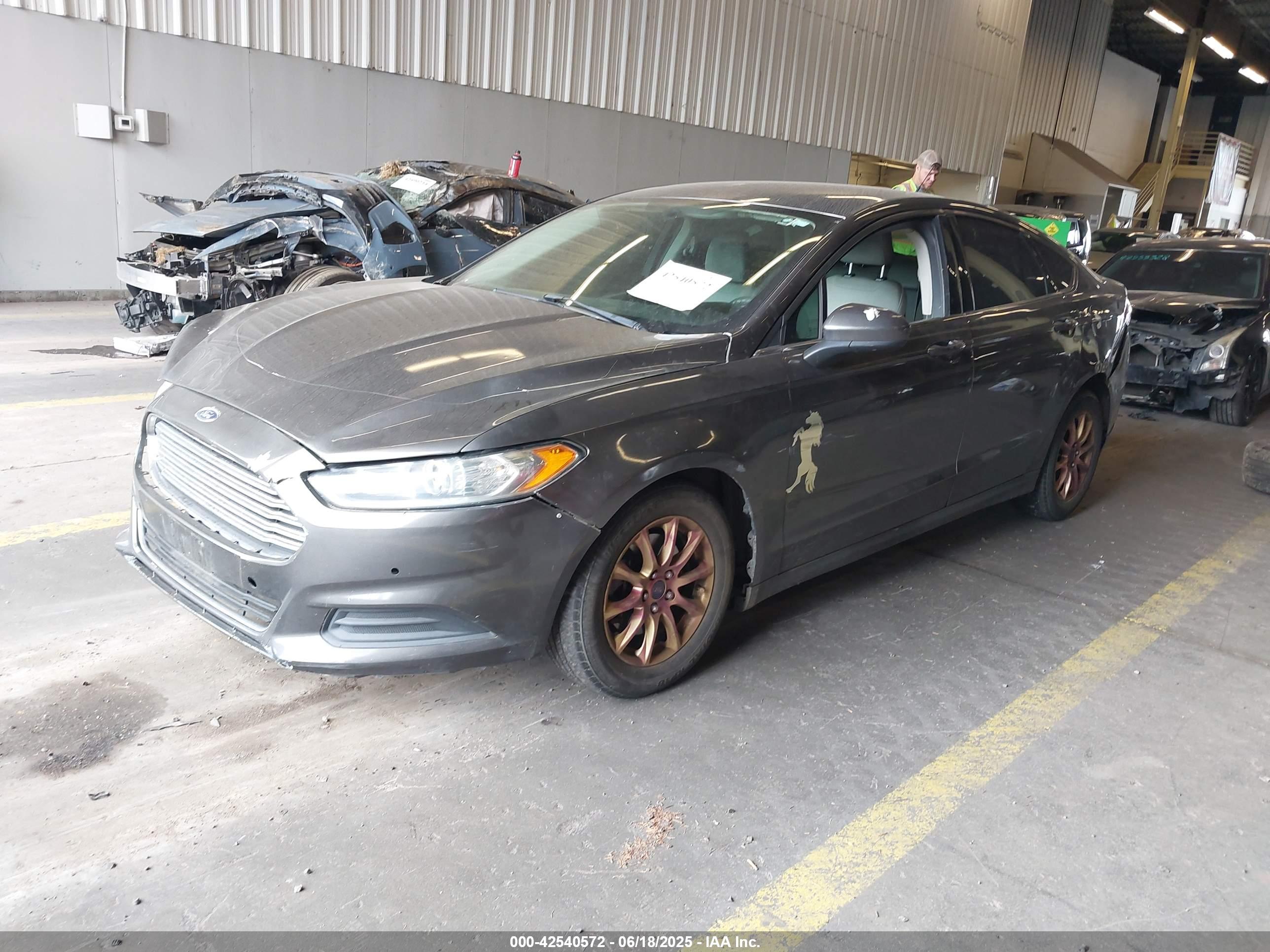 FORD FUSION image 2