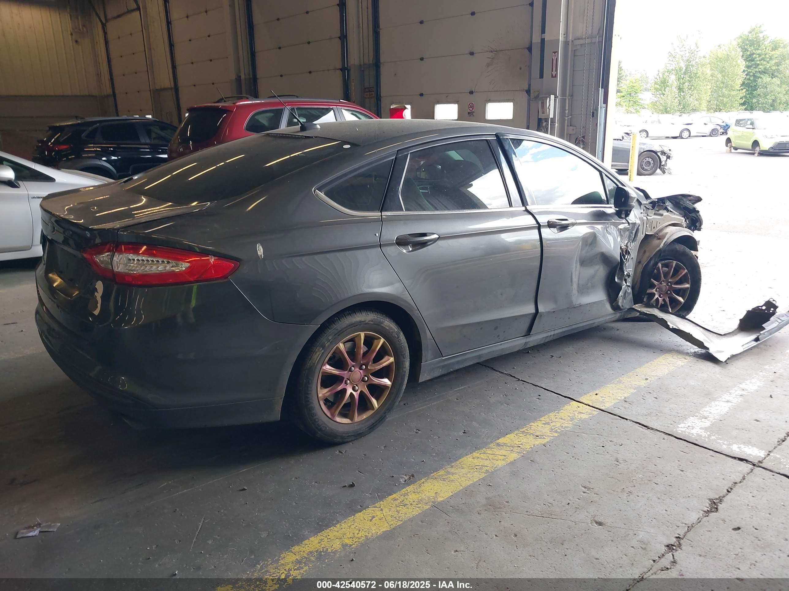 FORD FUSION image 4
