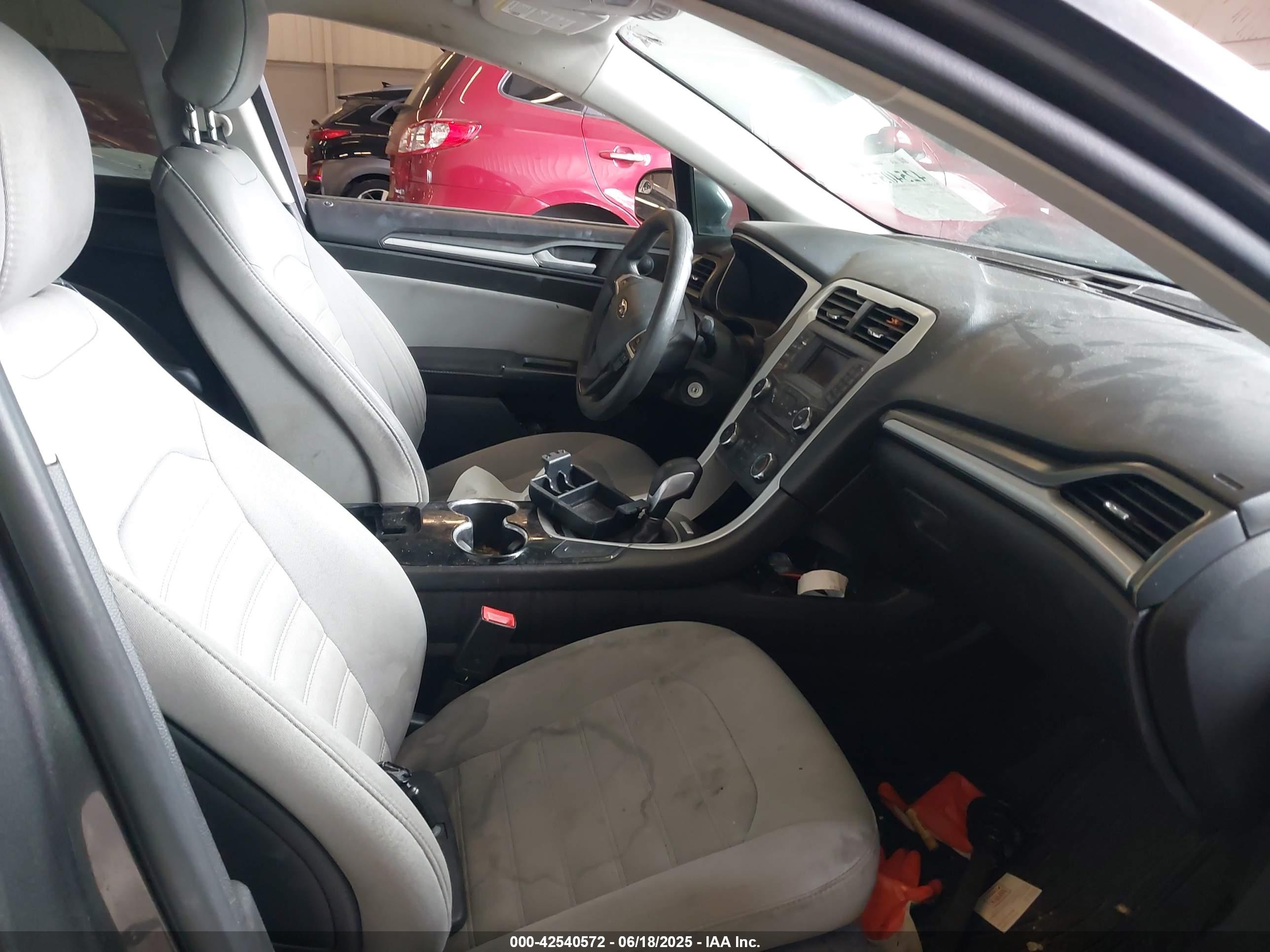 FORD FUSION image 5