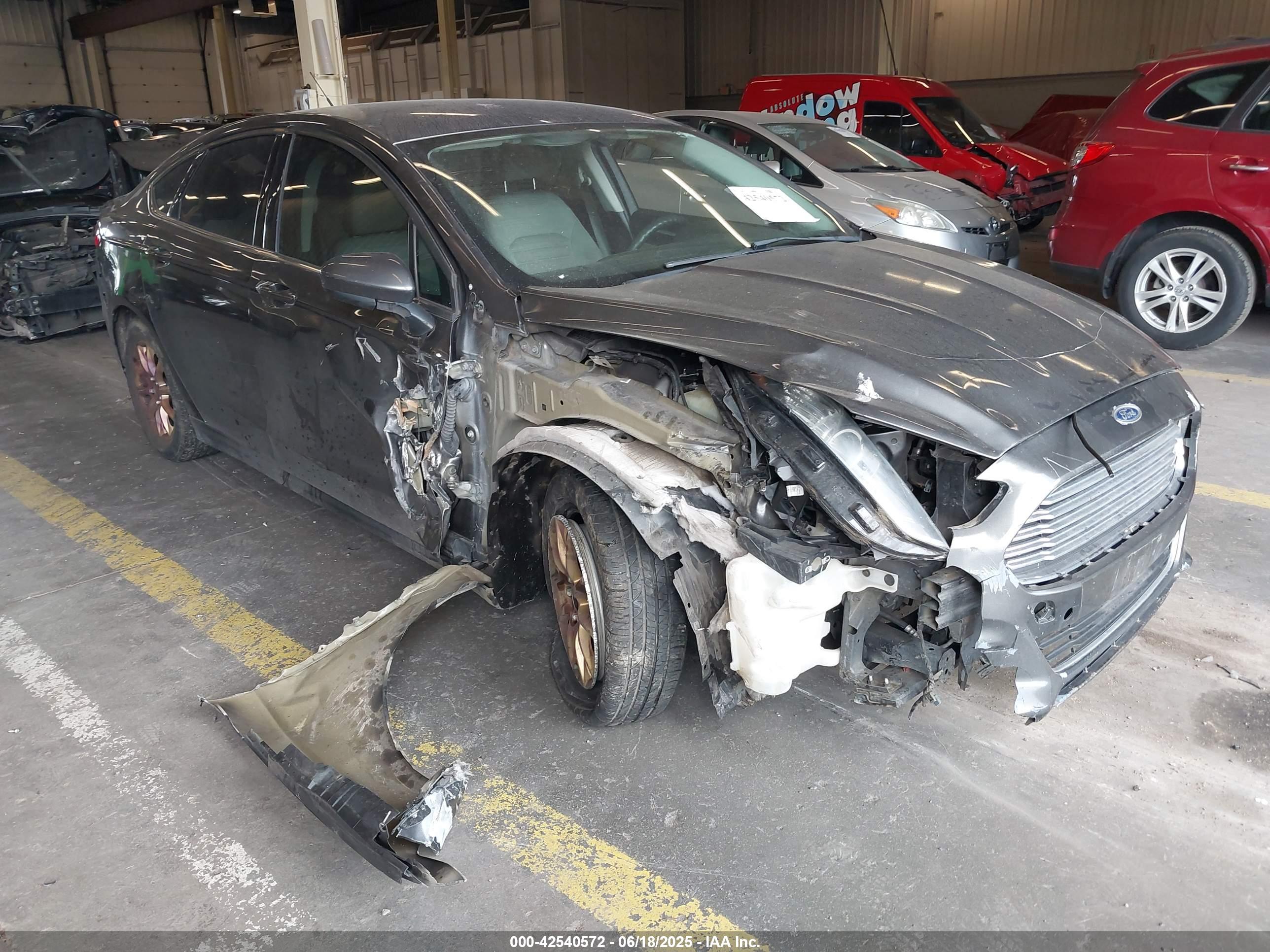 FORD FUSION image 6
