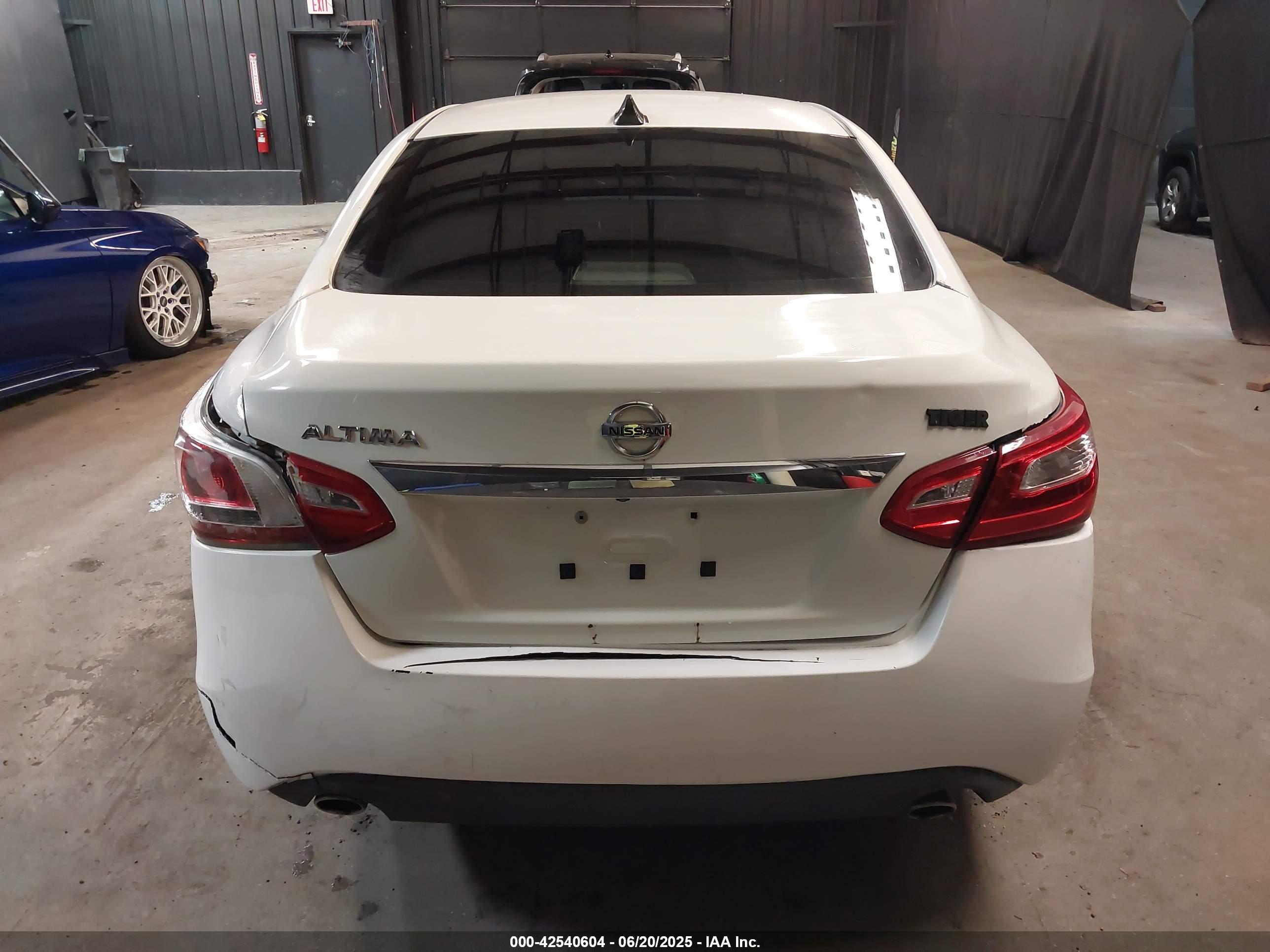 NISSAN ALTIMA image 6