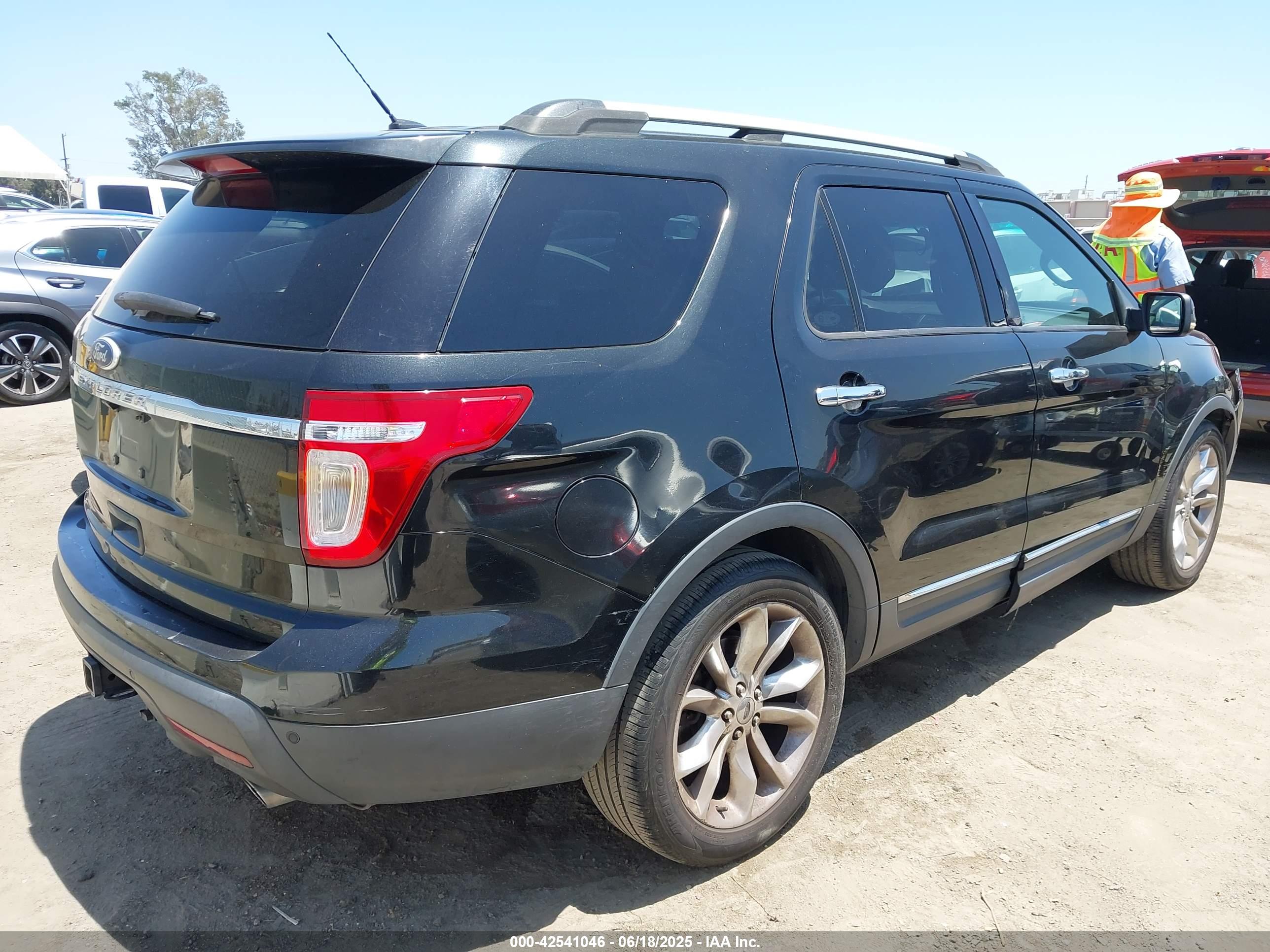 FORD EXPLORER image 4