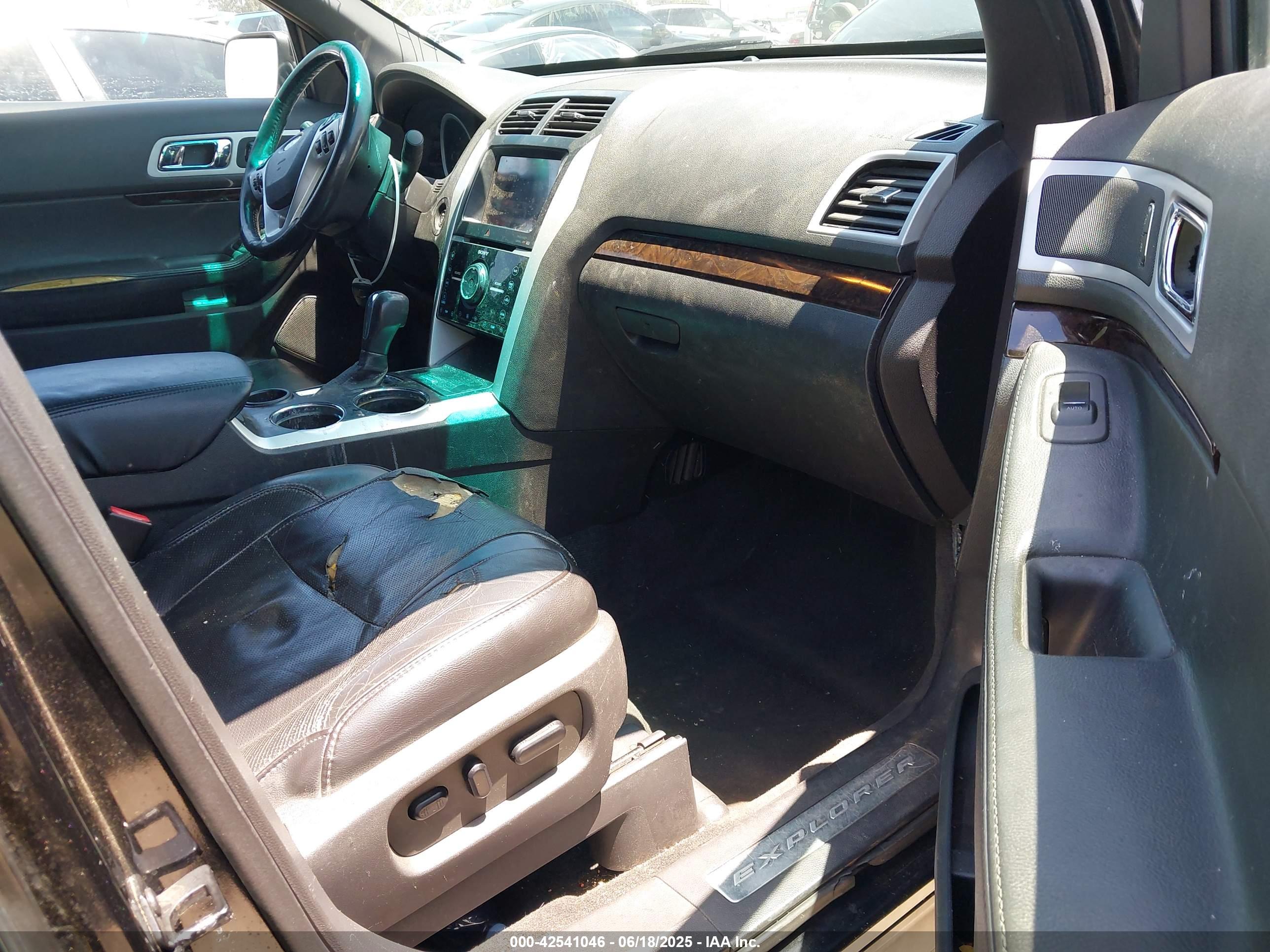 FORD EXPLORER image 5
