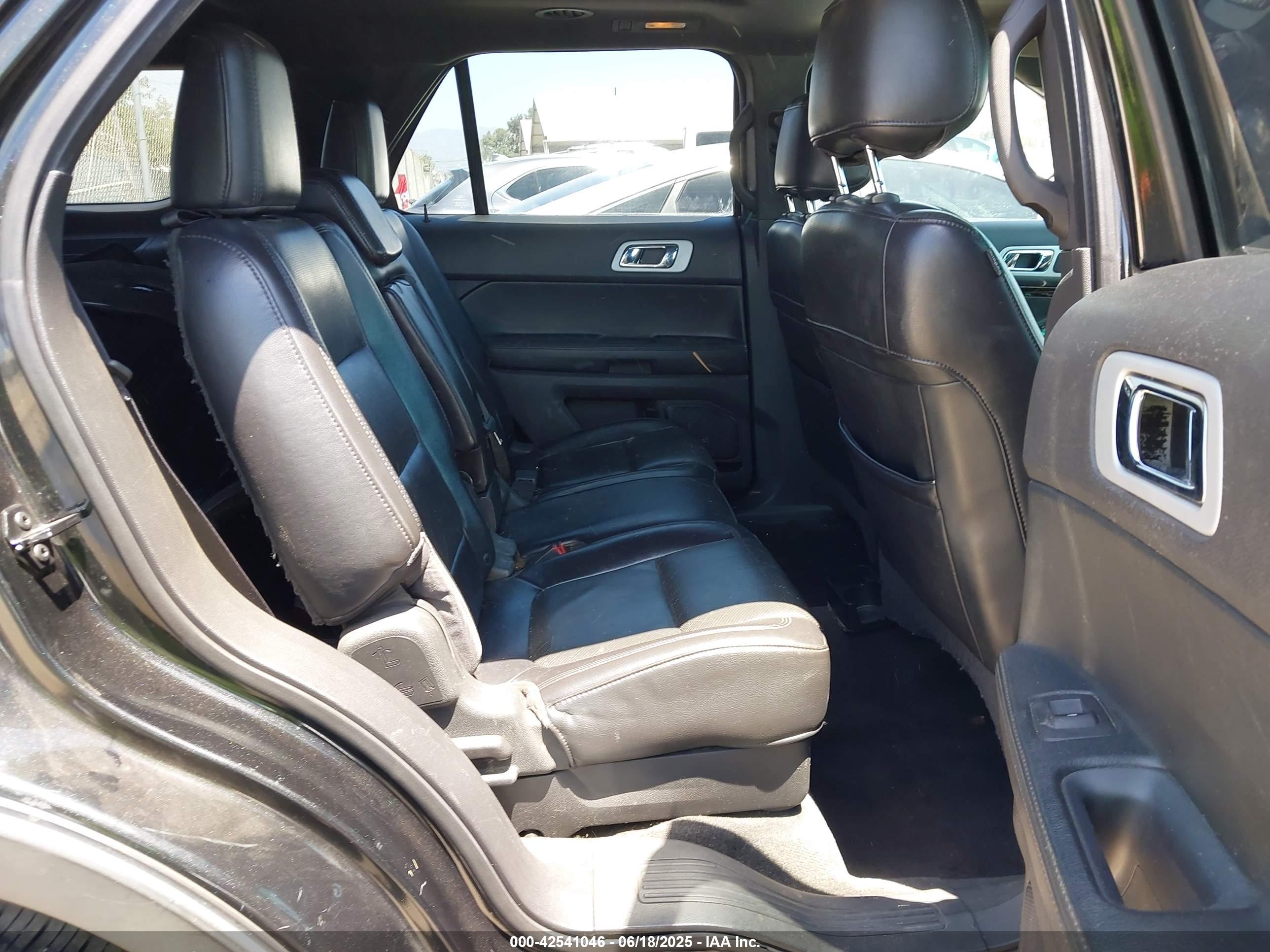 FORD EXPLORER image 8
