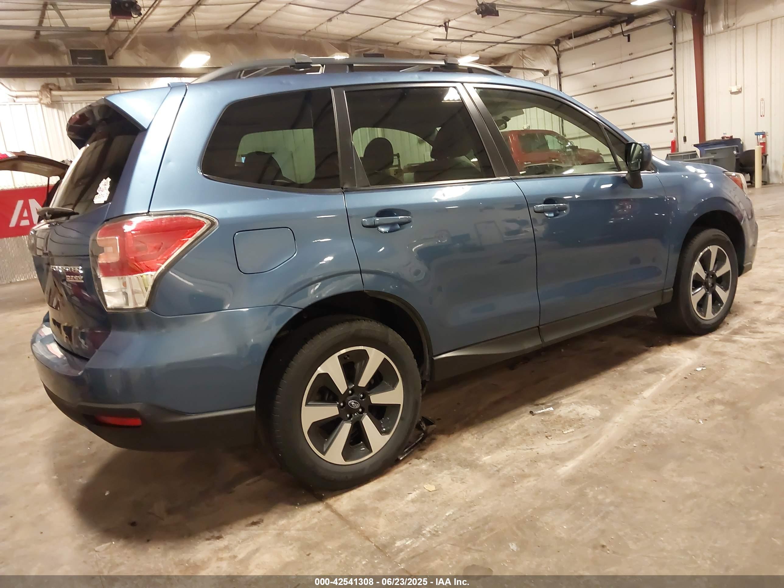 SUBARU FORESTER image 4
