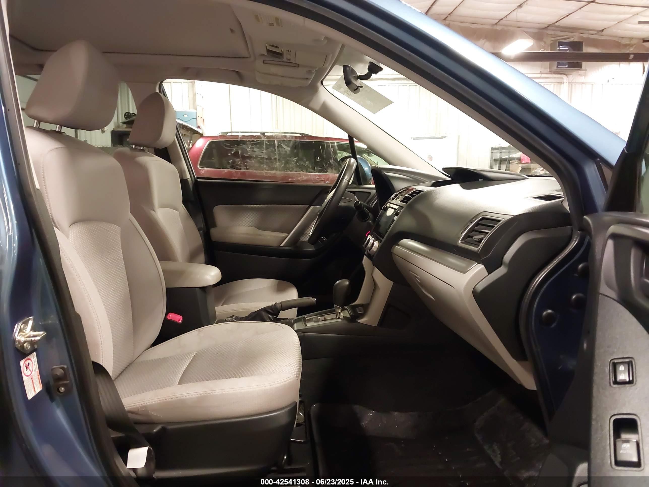 SUBARU FORESTER image 5