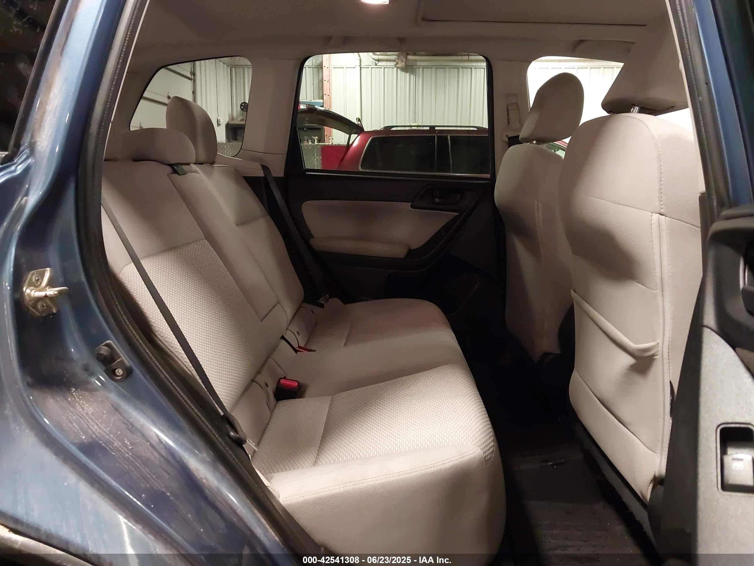 SUBARU FORESTER image 8