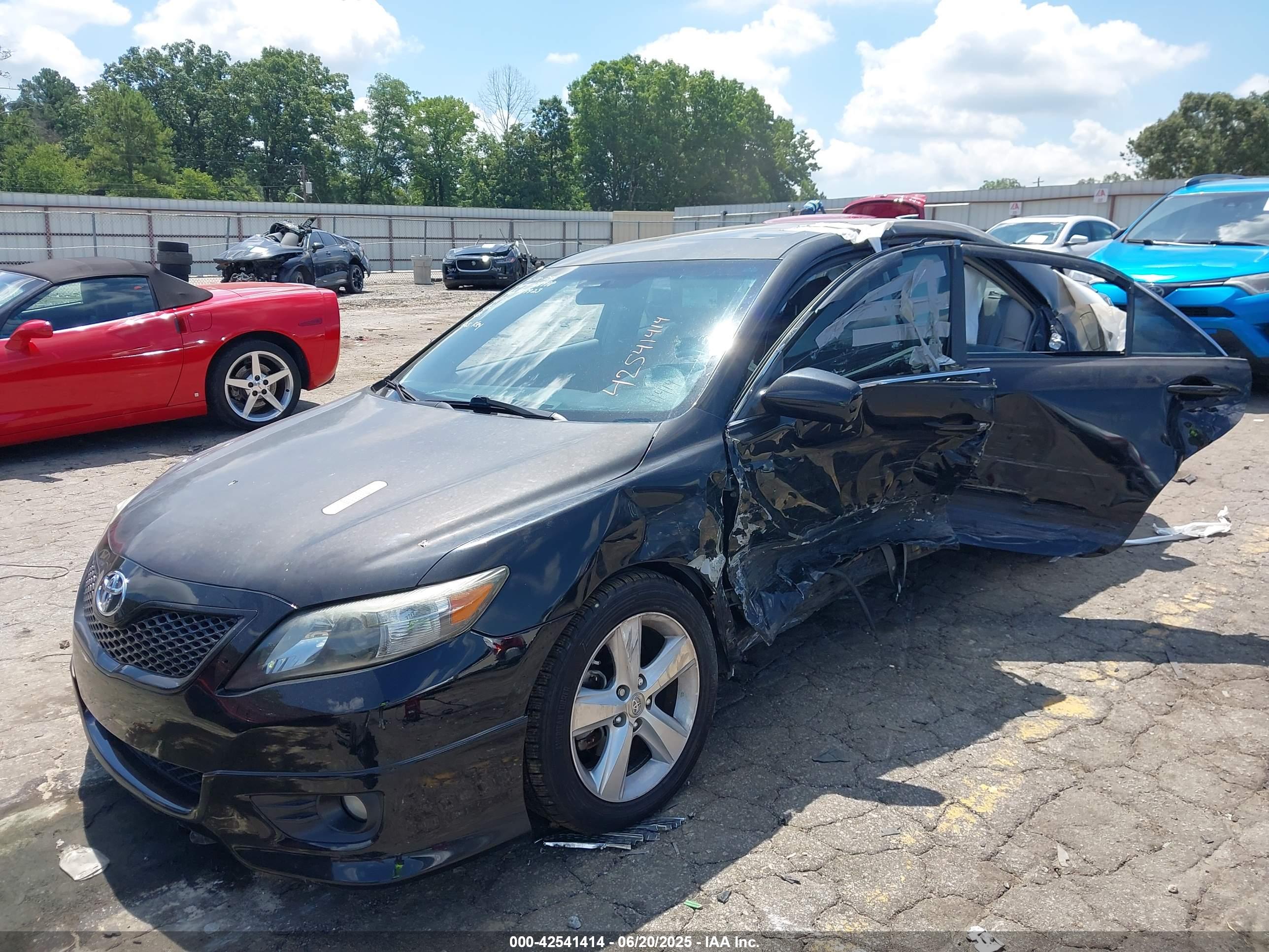TOYOTA CAMRY image 2